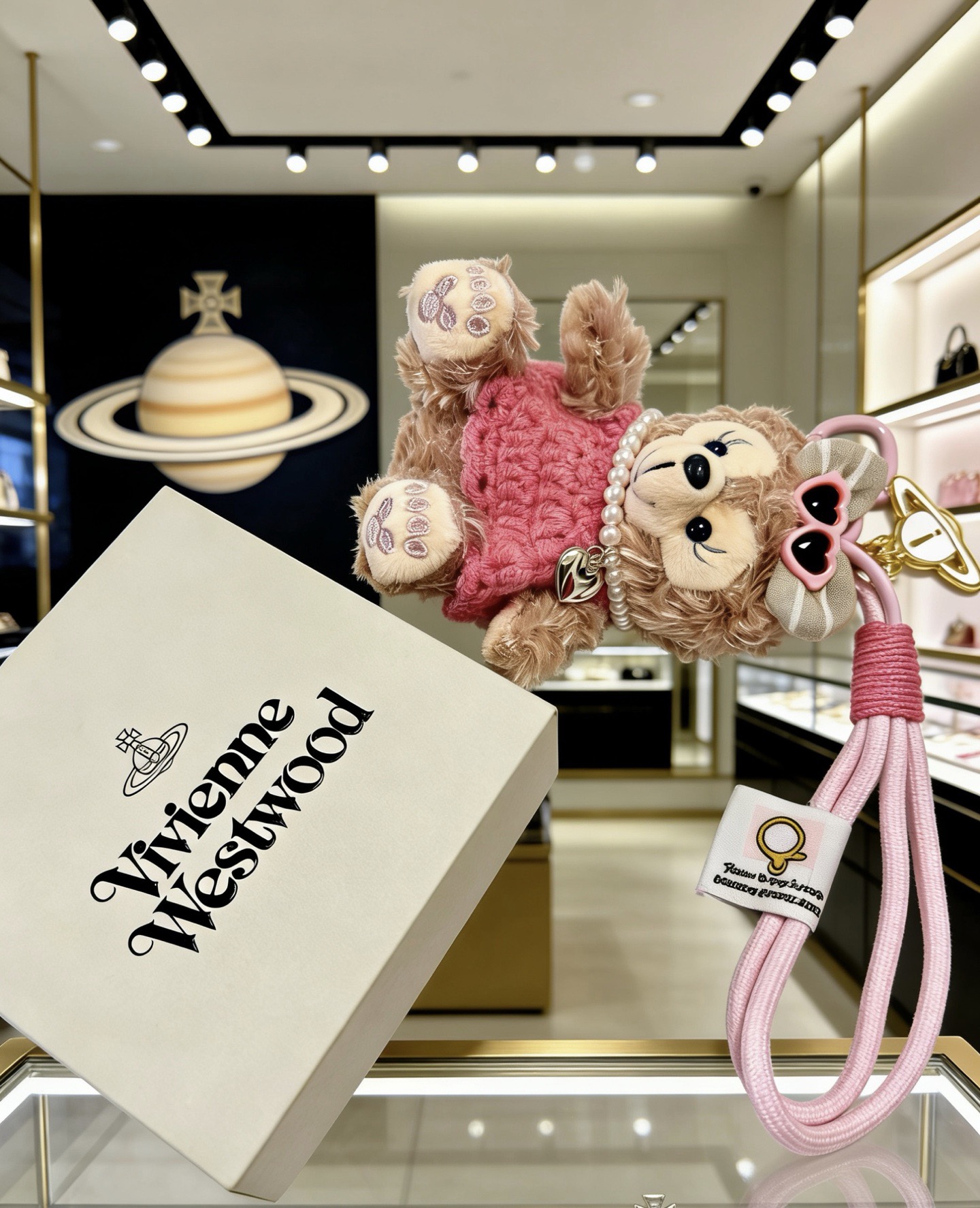 Vivienne Westwood 新品发布 西太后 包包扣 最新款包包挂饰档次更高 Anger Forest系列 款联名设计理念钥匙扣系列