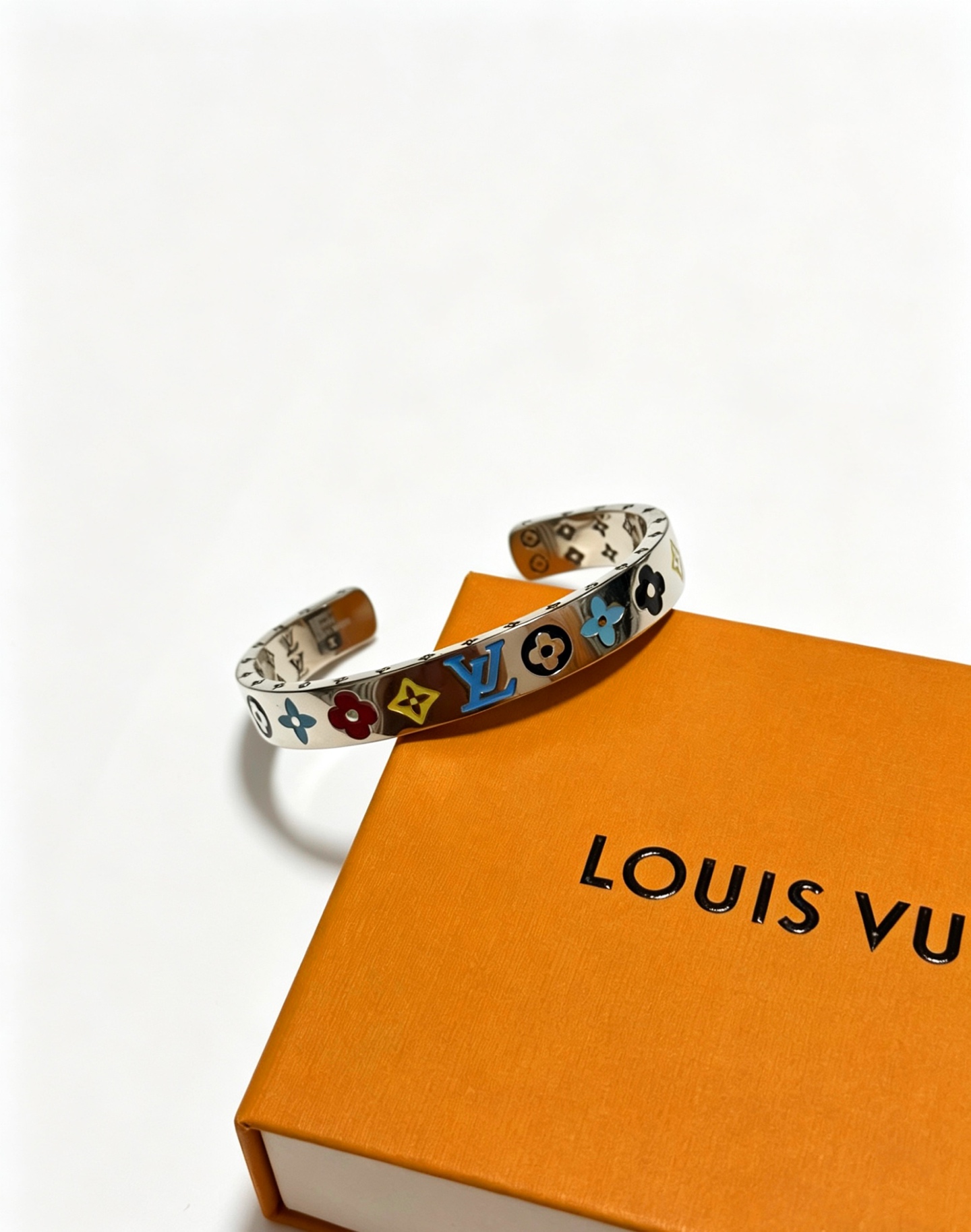 Louis Vuitton 高品质路易威登LV手链手镯 法郎工艺 潮流 男女均可佩戴 同款 摇滚朋克泰银风格 元素 潮流百搭 项链最新款链条档次更高明星 款项链系列 银手链