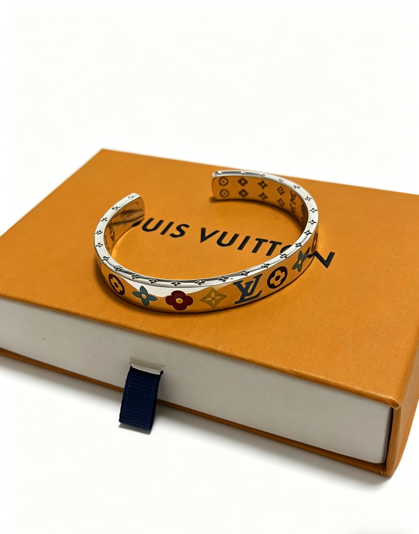 Louis Vuitton 高品质路易威登LV手链手镯 法郎工艺 潮流 男女均可佩戴 同款 摇滚朋克泰银风格 元素 潮流百搭 项链最新款链条档次更高明星 款项链系列 银手链