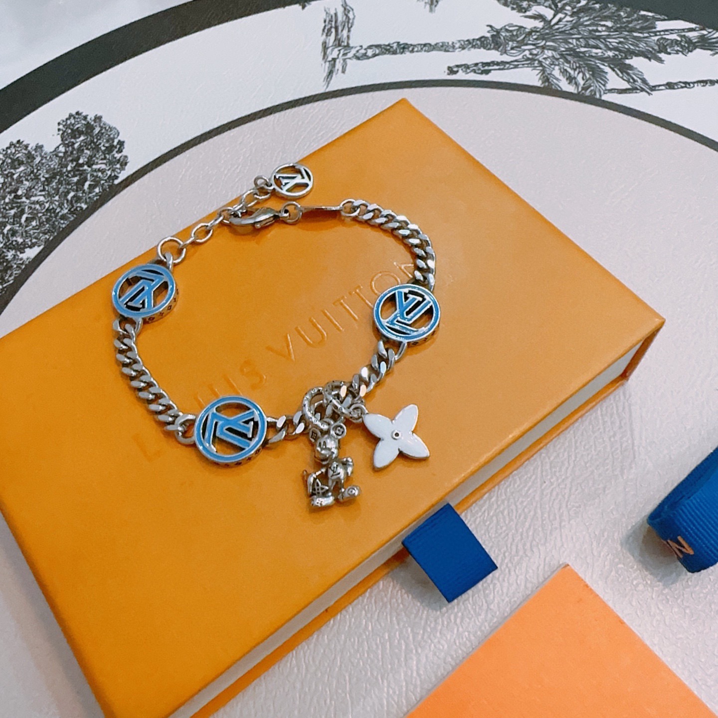 Louis Vuitton 高品质路易威登LV手链 潮流 男女均可佩戴 同款 摇滚朋克泰银风格 元素 潮流百搭 项链最新款链条档次更高明星 款手链古巴链系列 银手链