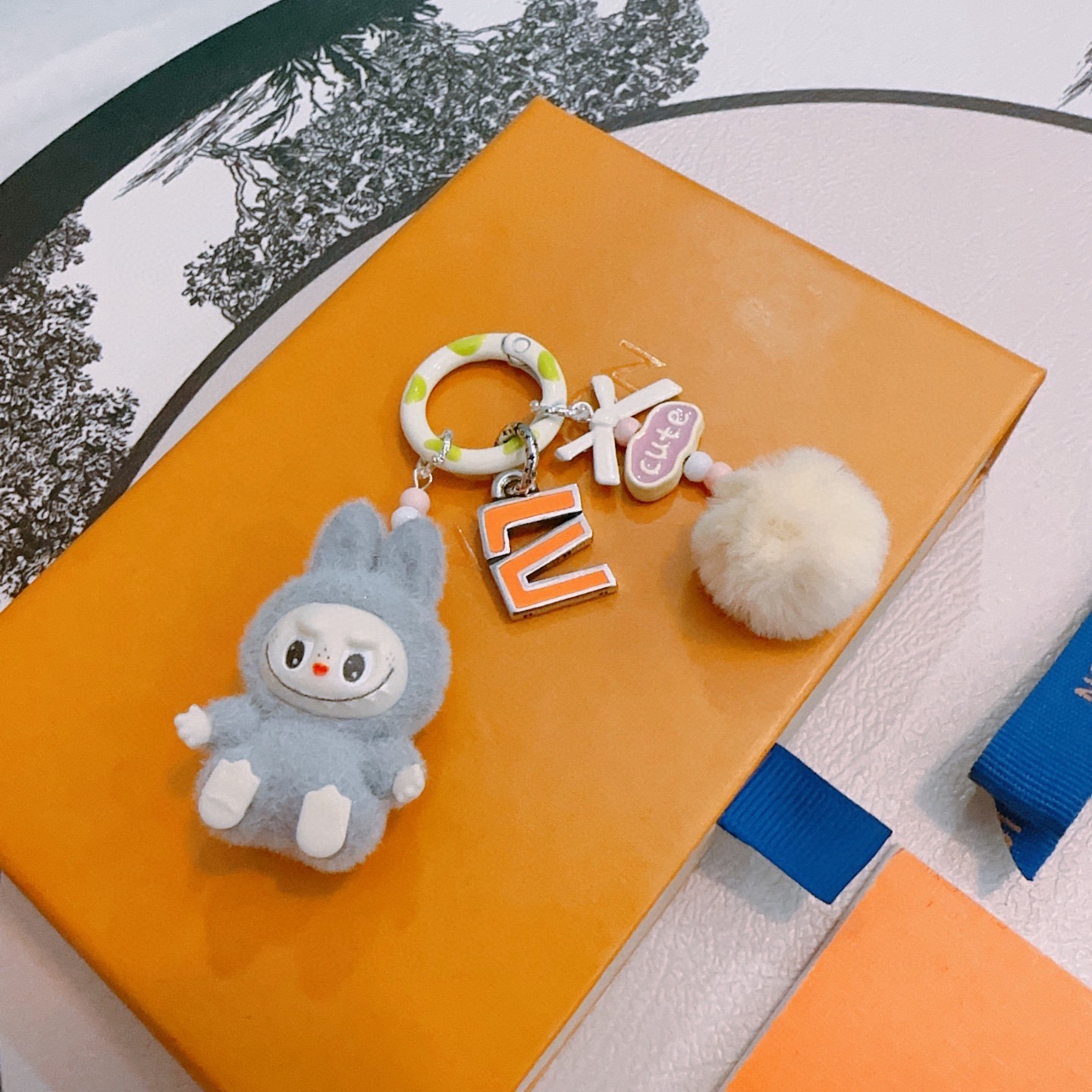 Louis Vuitton 新品拉布布LV联名钥匙扣 lv包包扣 最新款包包挂饰档次更高 Anger Forest系列 款联名设计理念钥匙扣系列