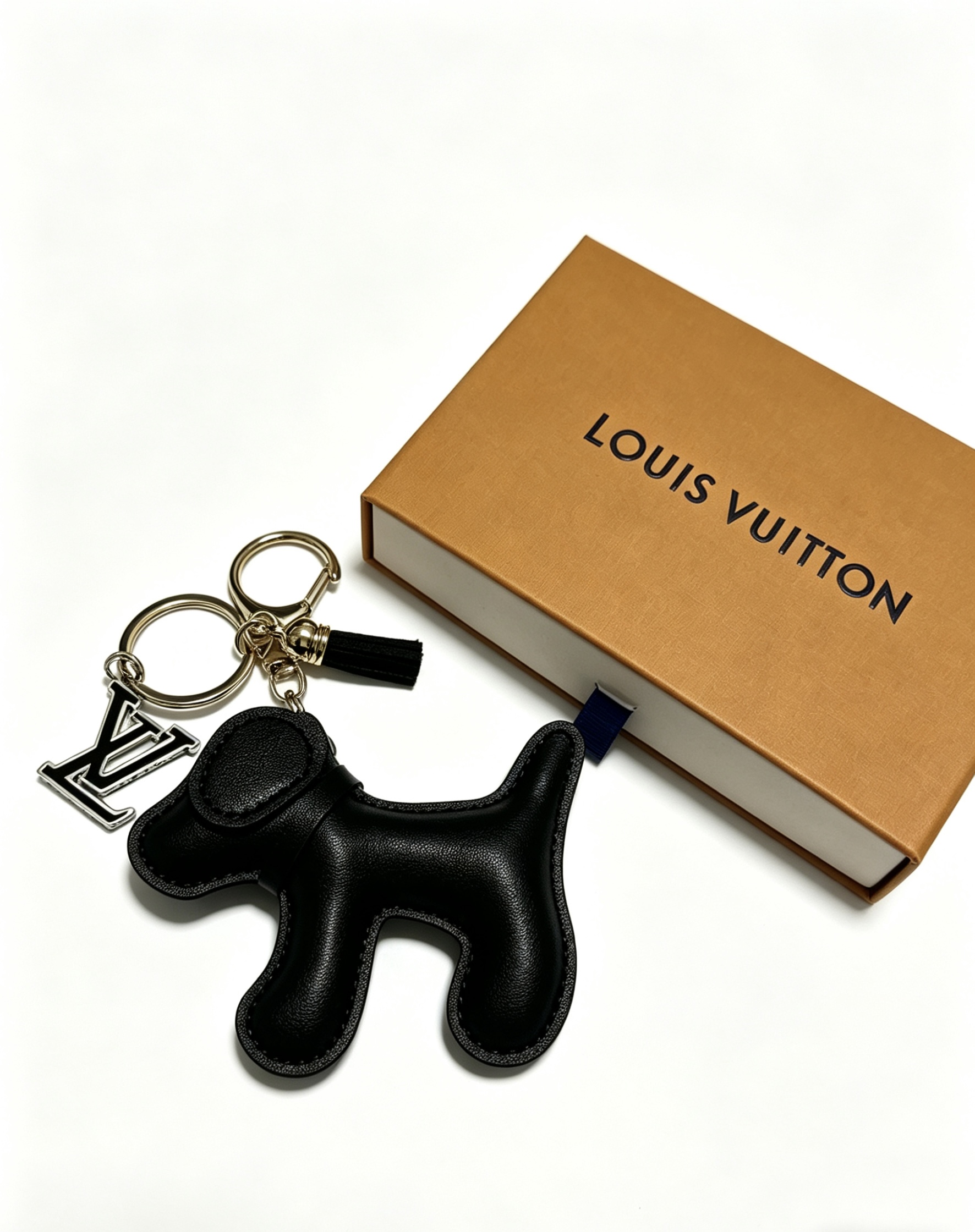 Louis Vuitton 新品发布LV钥匙扣 lv包包扣 最新款包包挂饰档次更高 Anger Forest系列 款联名设计理念钥匙扣系列