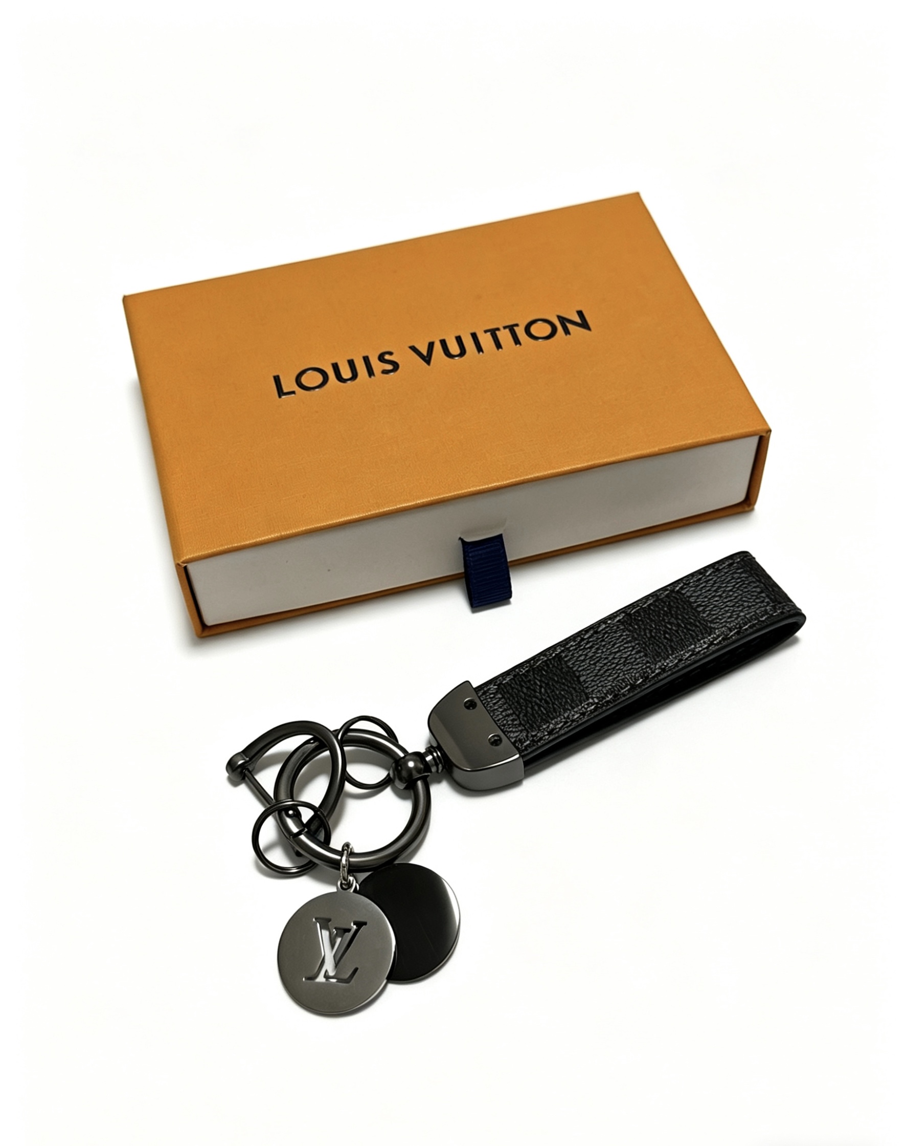 Louis Vuitton 新品发布LV钥匙扣 lv包包扣 最新款包包挂饰档次更高 Anger Forest系列 款联名设计理念钥匙扣系列
