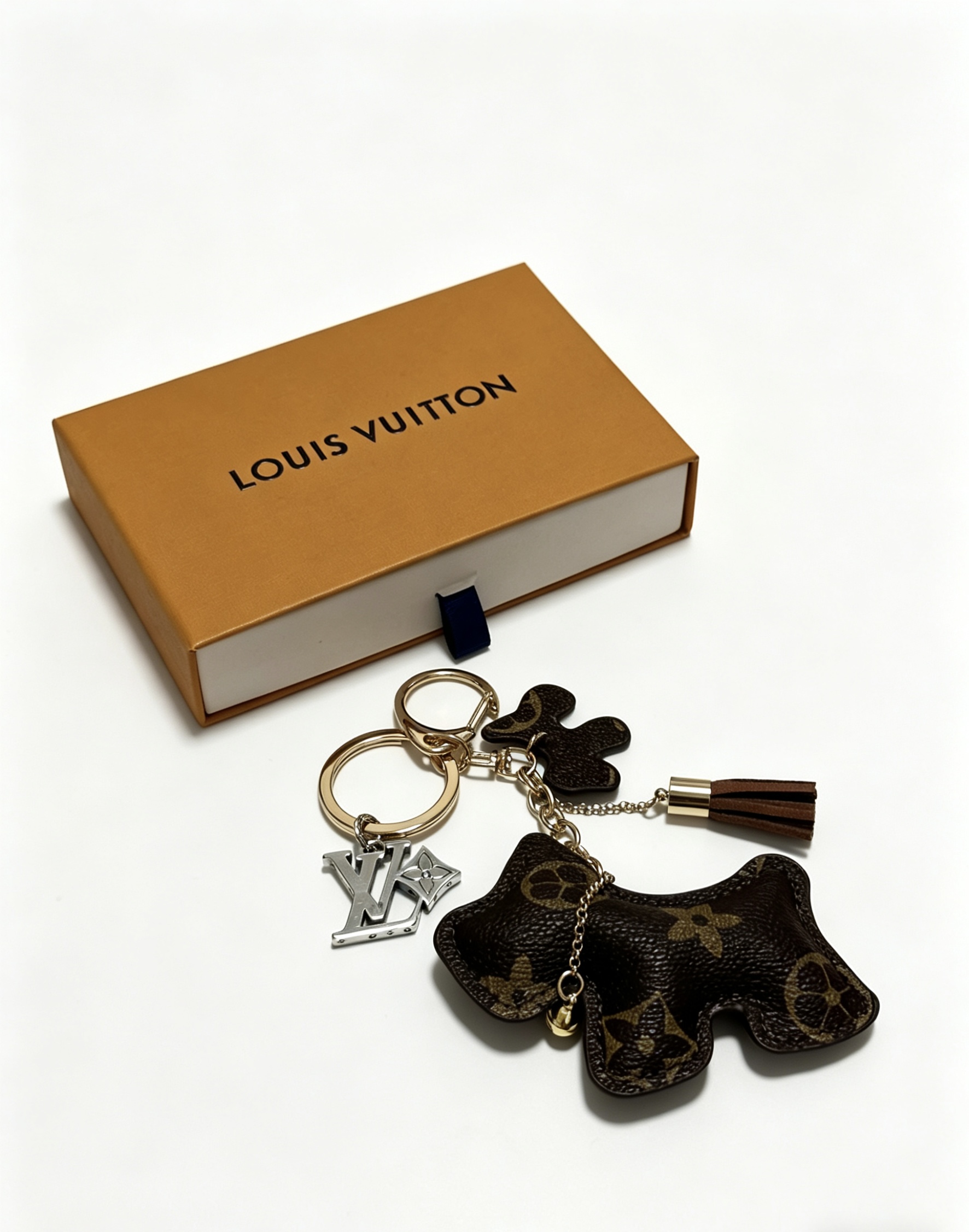 Louis Vuitton 新品发布LV钥匙扣 lv包包扣 最新款包包挂饰档次更高 Anger Forest系列 款联名设计理念钥匙扣系列