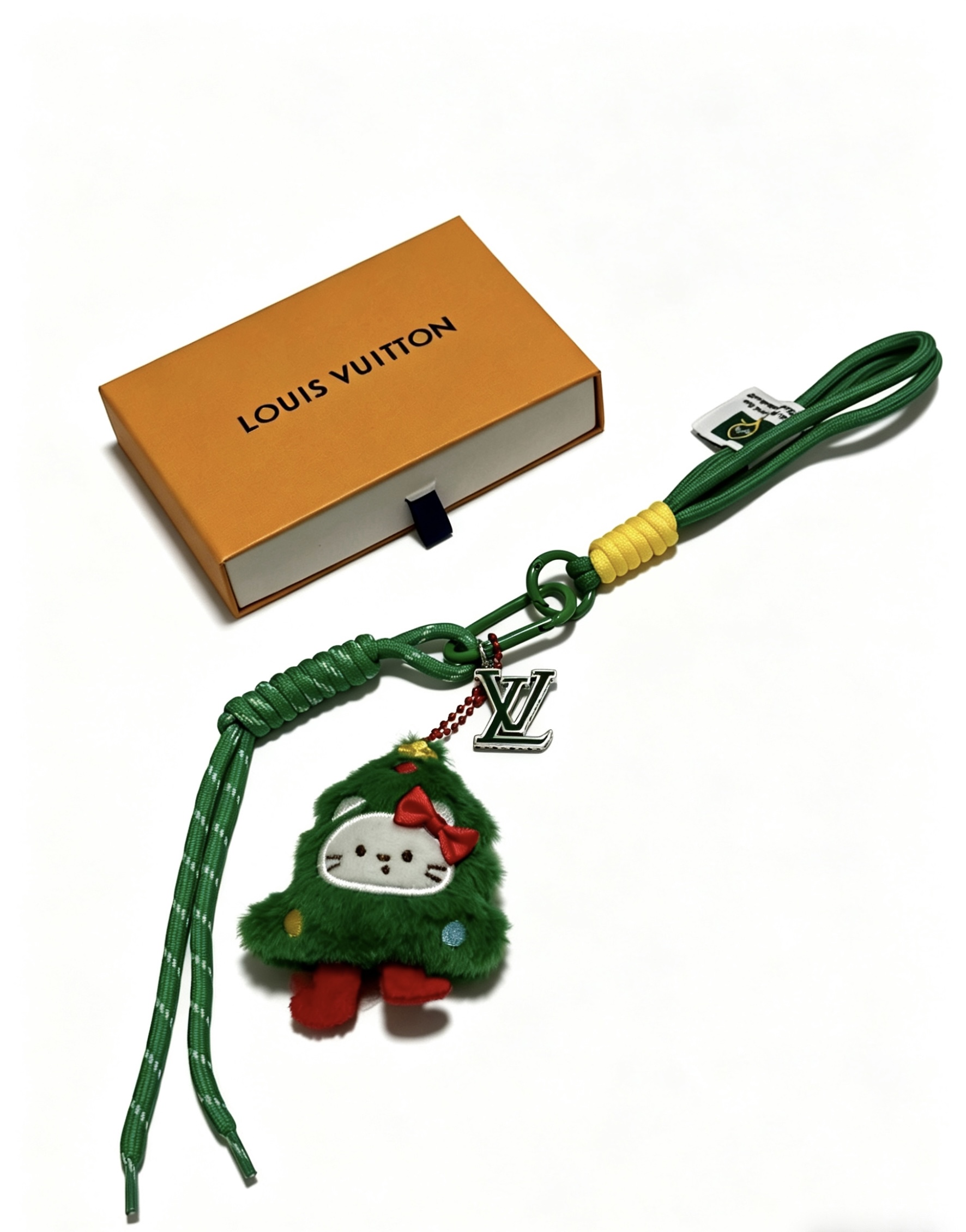 Louis Vuitton 新品发布LV钥匙扣 lv包包扣 最新款包包挂饰档次更高 Anger Forest系列 款联名设计理念钥匙扣系列