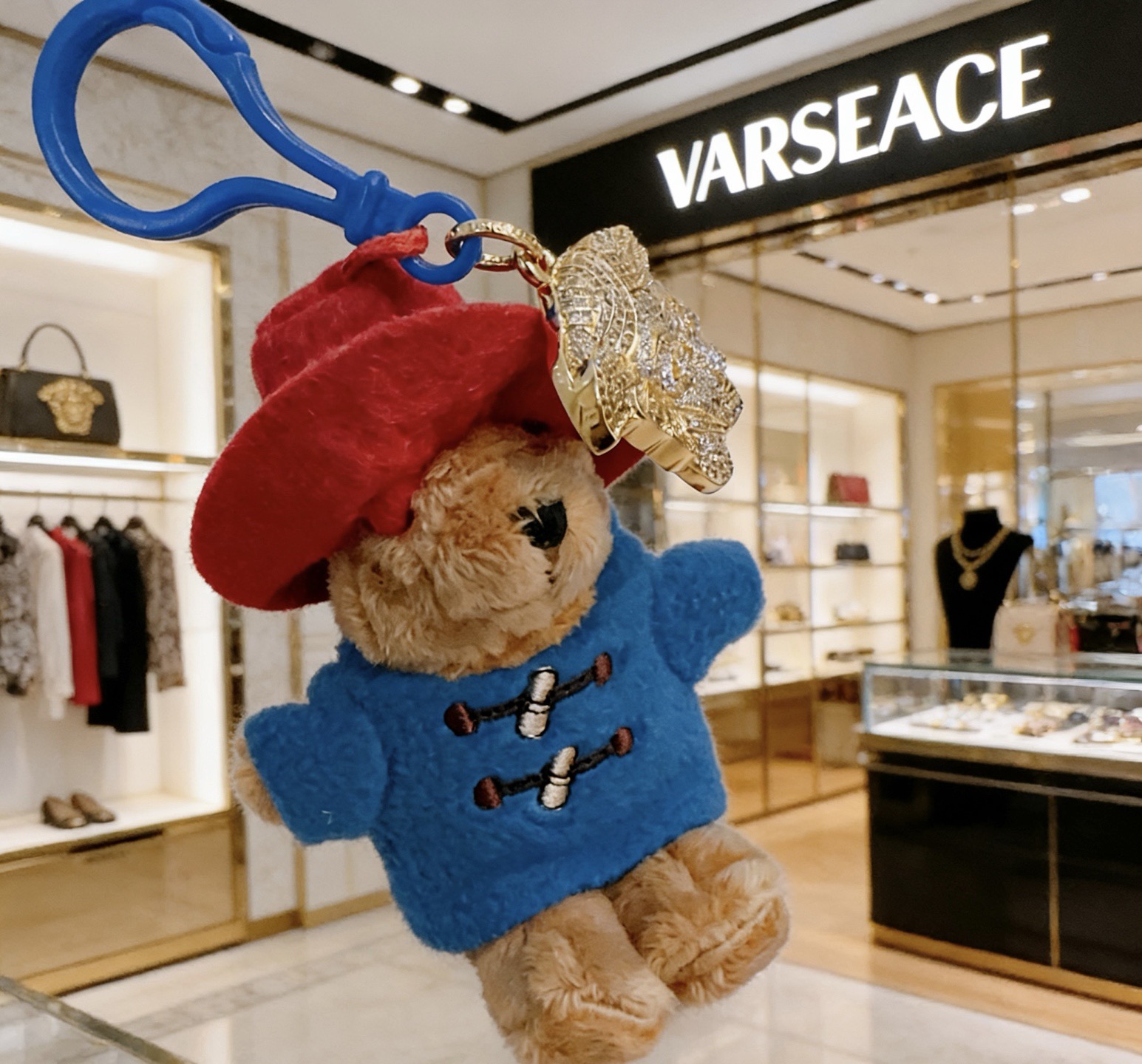 Versace 新品发布范思哲钥匙扣 包包扣 最新款包包挂饰档次更高 Anger Forest系列 款联名设计理念钥匙扣系列
