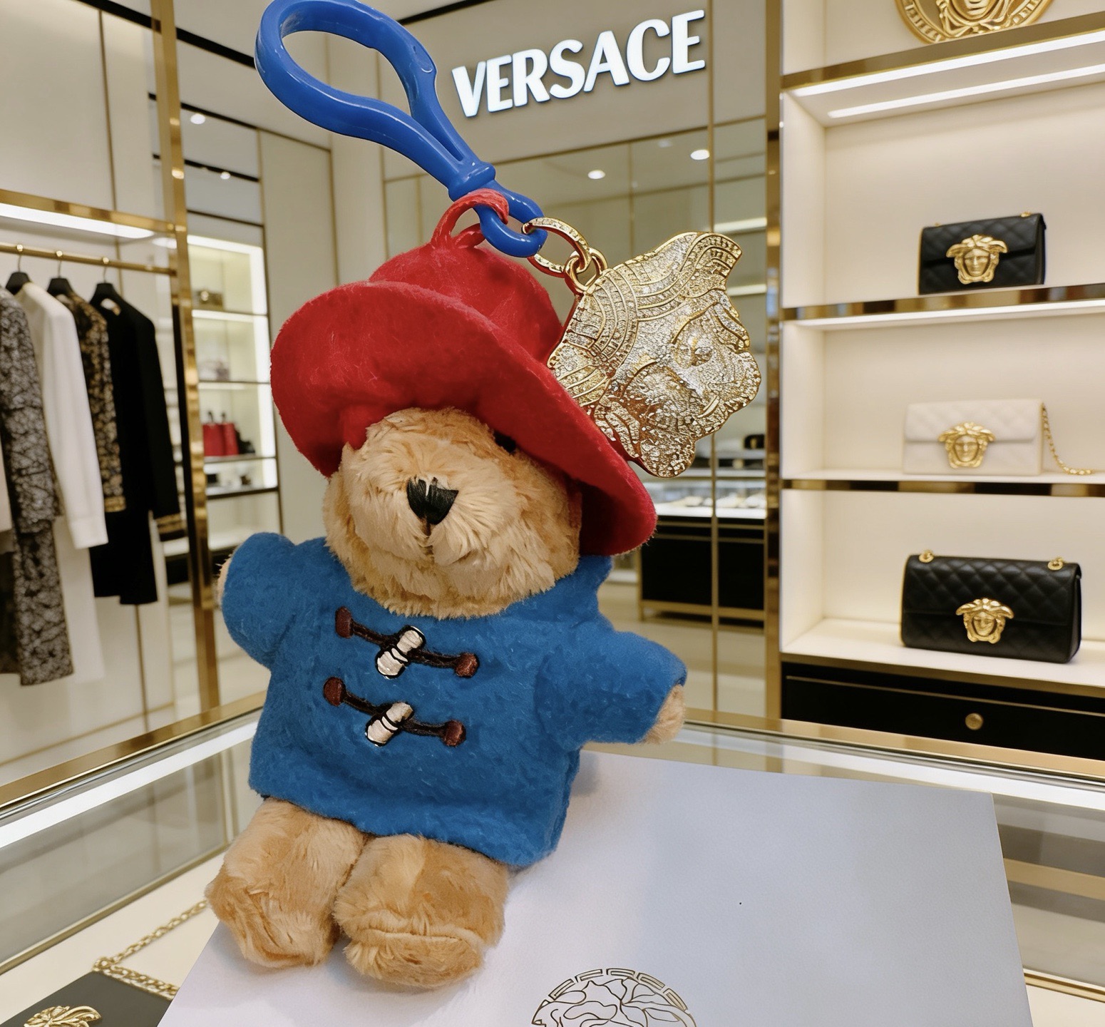 Versace 新品发布范思哲钥匙扣 包包扣 最新款包包挂饰档次更高 Anger Forest系列 款联名设计理念钥匙扣系列