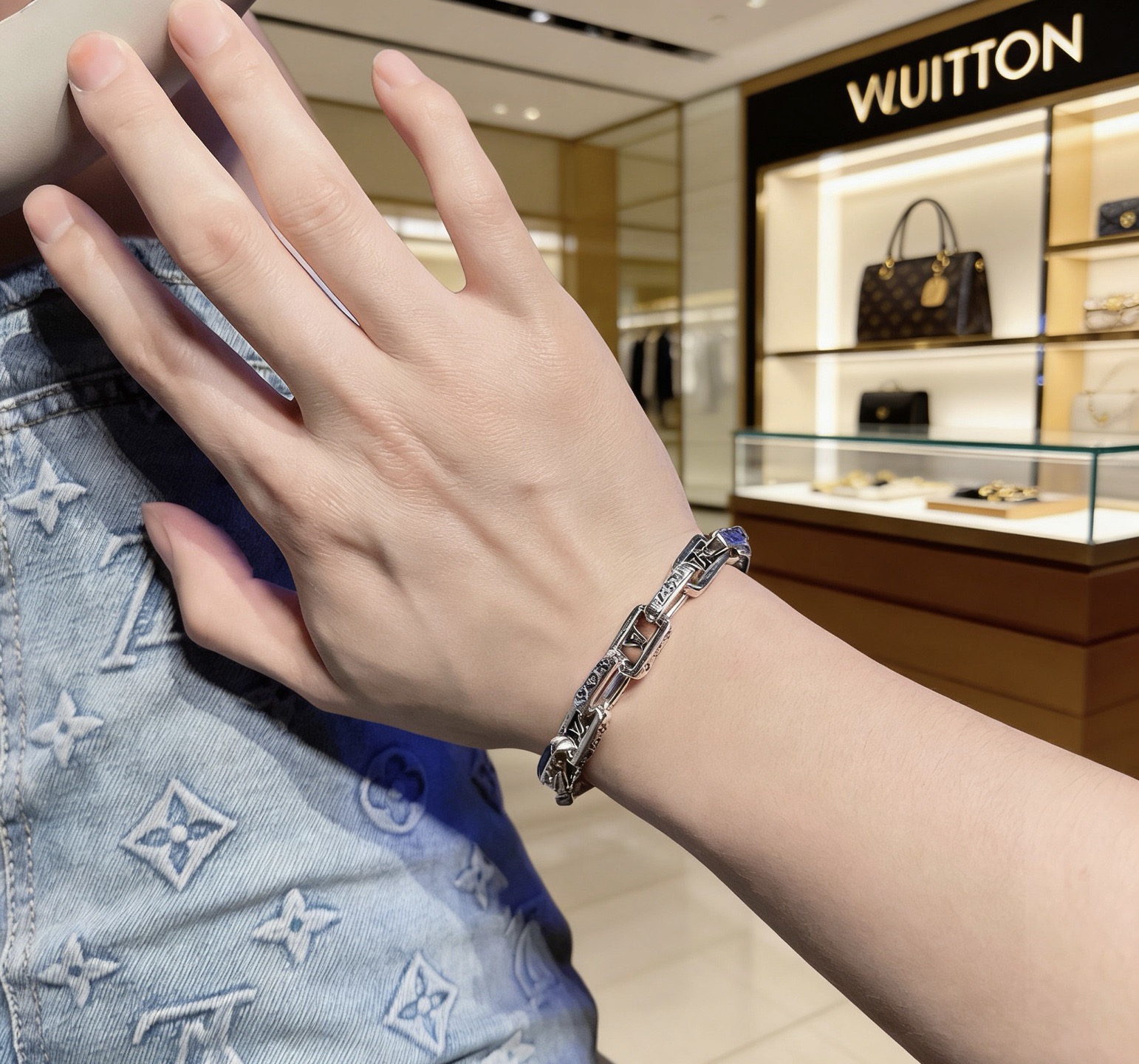 Louis Vuitton 高品质LV路易威登手链（粗款） 潮流 男女均可佩戴 同款 摇滚朋克泰银风格 元素 潮流百搭 项链最新款链条档次更高明星 款手链古巴链系列 银手链