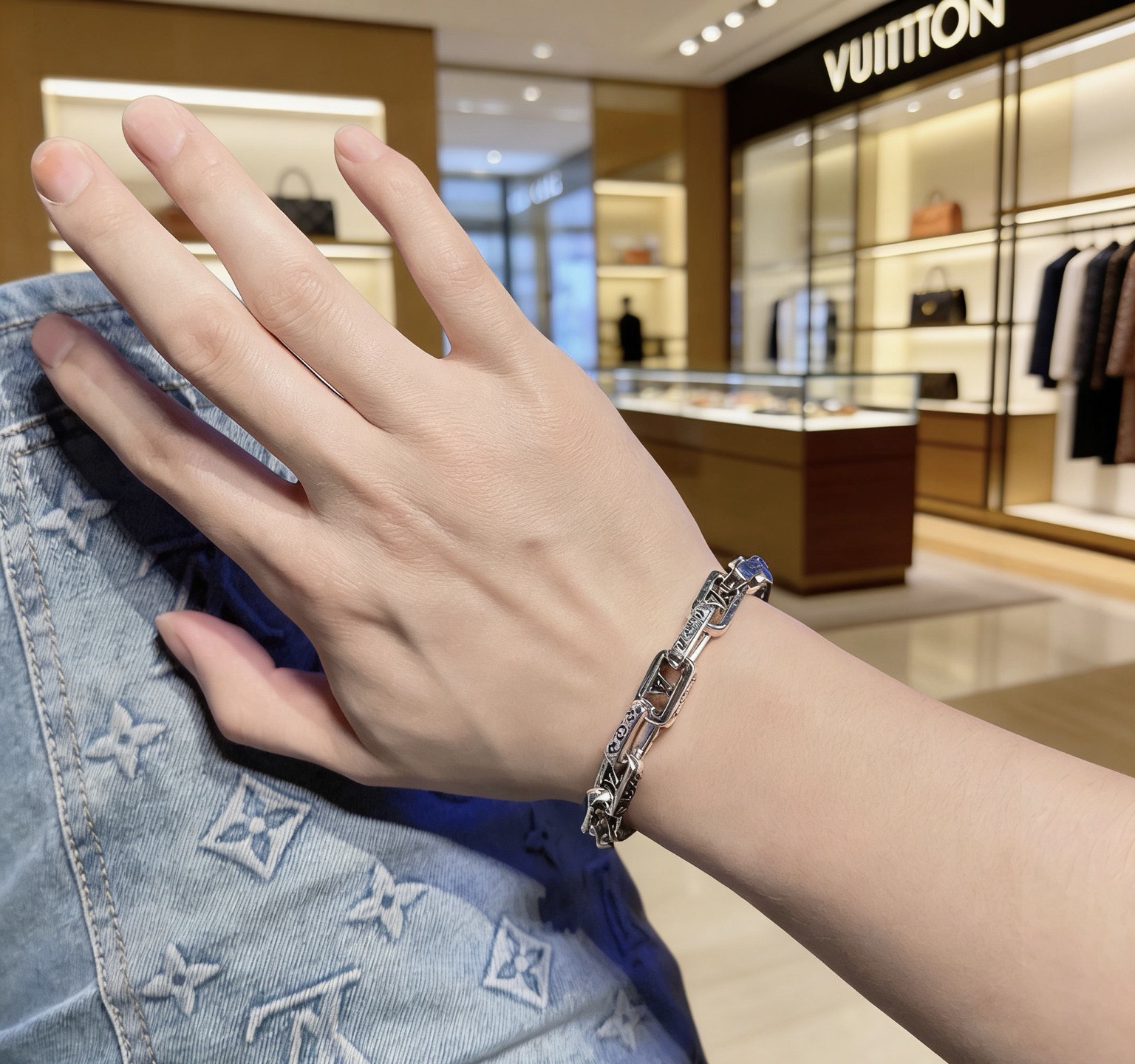 Louis Vuitton 高品质LV路易威登手链（粗款） 潮流 男女均可佩戴 同款 摇滚朋克泰银风格 元素 潮流百搭 项链最新款链条档次更高明星 款手链古巴链系列 银手链