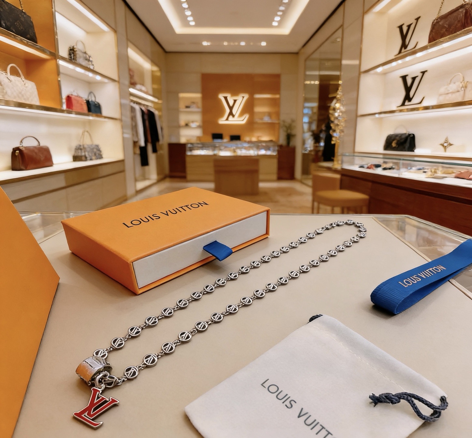 Louis Vuitton 路易威登 LV项链 潮流 男女均可佩戴