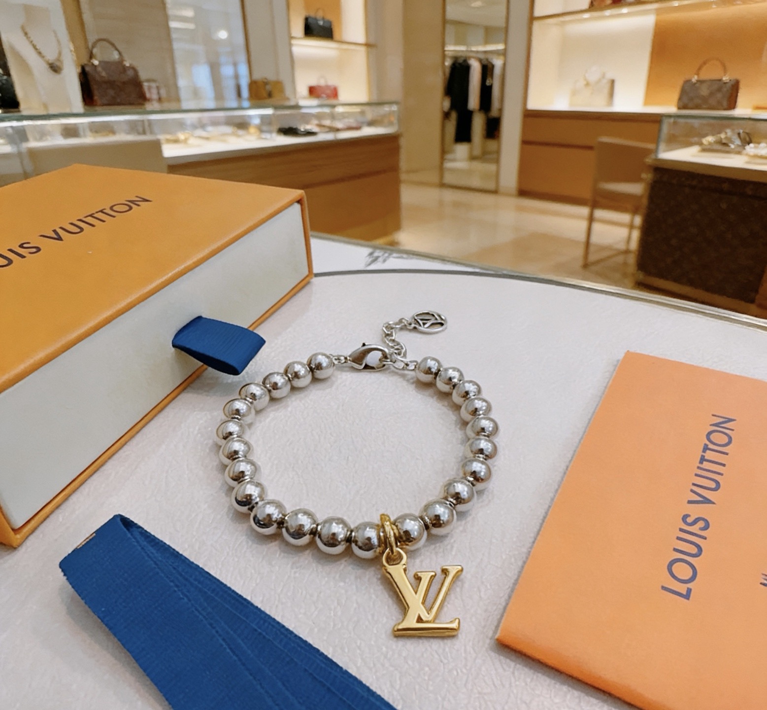 Louis Vuitton 高品质路易威登LV手链 潮流 男女均可佩戴 同款 摇滚朋克泰银风格 元素 潮流百搭 项链最新款链条档次更高明星 款手链古巴链系列 银手链