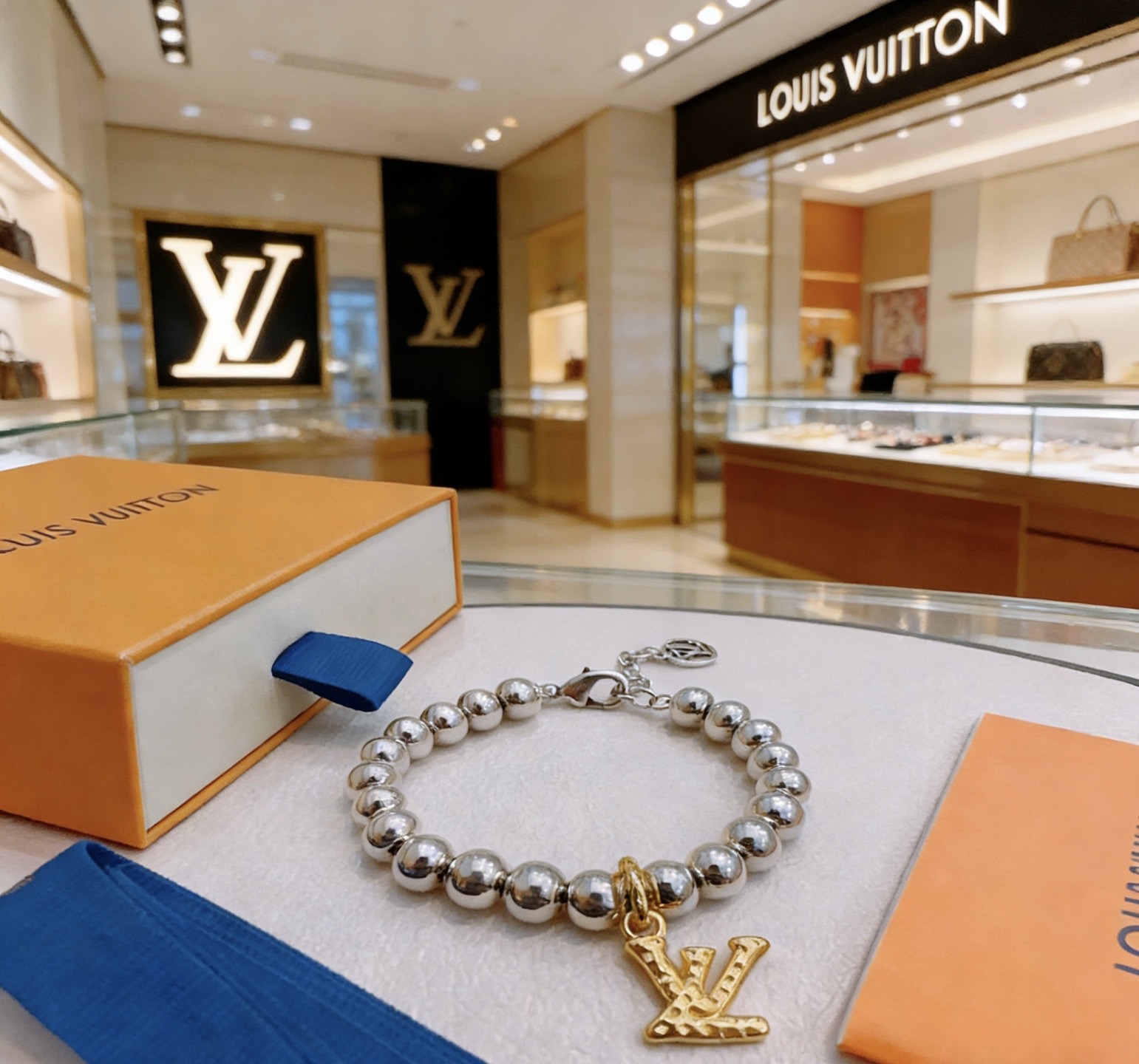 Louis Vuitton 高品质路易威登LV手链 潮流 男女均可佩戴 同款 摇滚朋克泰银风格 元素 潮流百搭 项链最新款链条档次更高明星 款手链古巴链系列 银手链