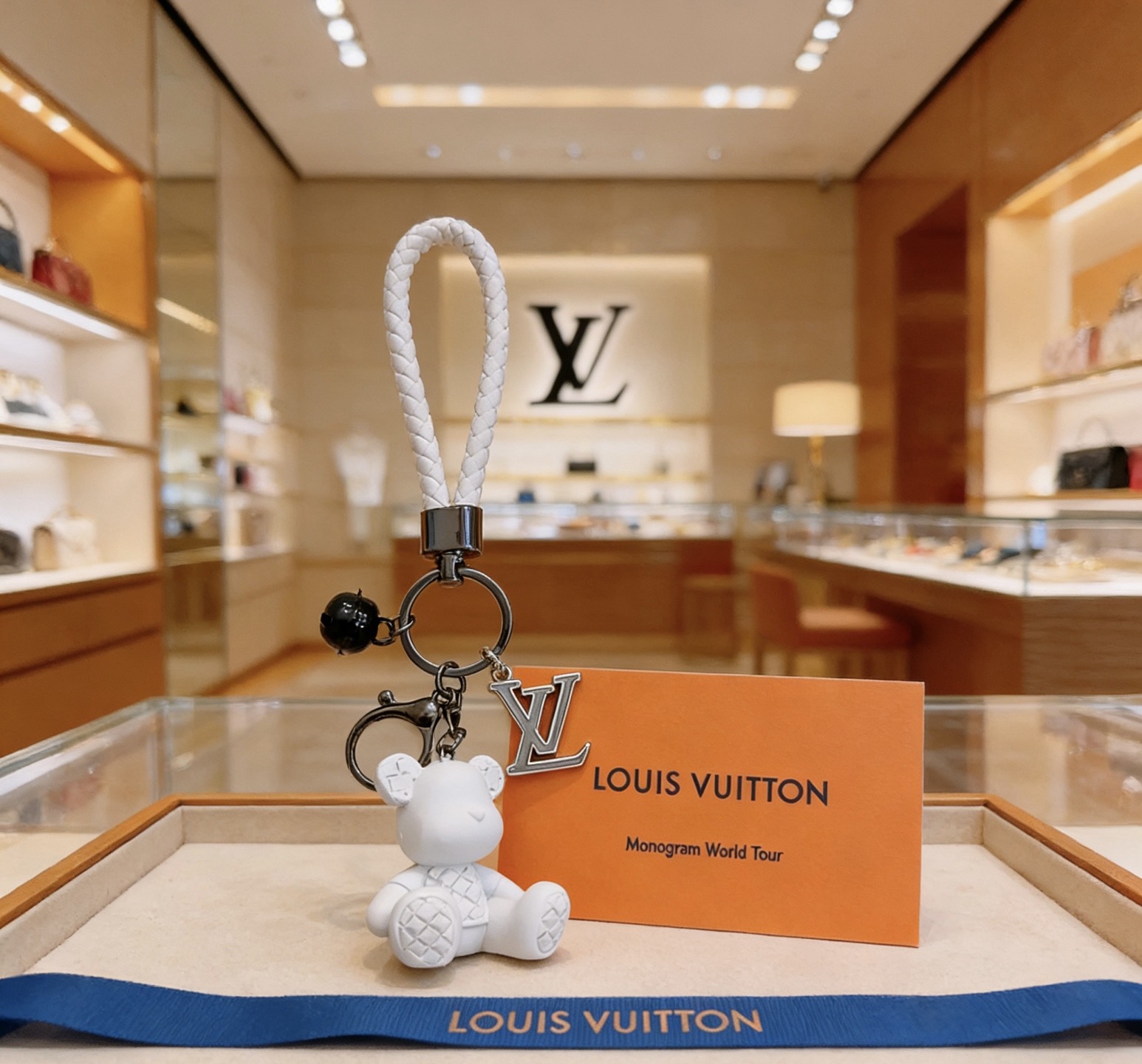 Louis Vuitton 新品发布LV钥匙扣 lv包包扣 最新款包包挂饰档次更高 Anger Forest系列 款联名设计理念钥匙扣系列