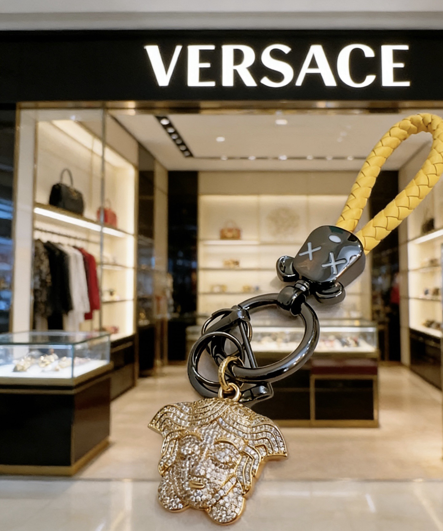Versace 新品发布范思哲钥匙扣 包包扣 最新款包包挂饰档次更高 Anger Forest系列 款联名设计理念钥匙扣系列
