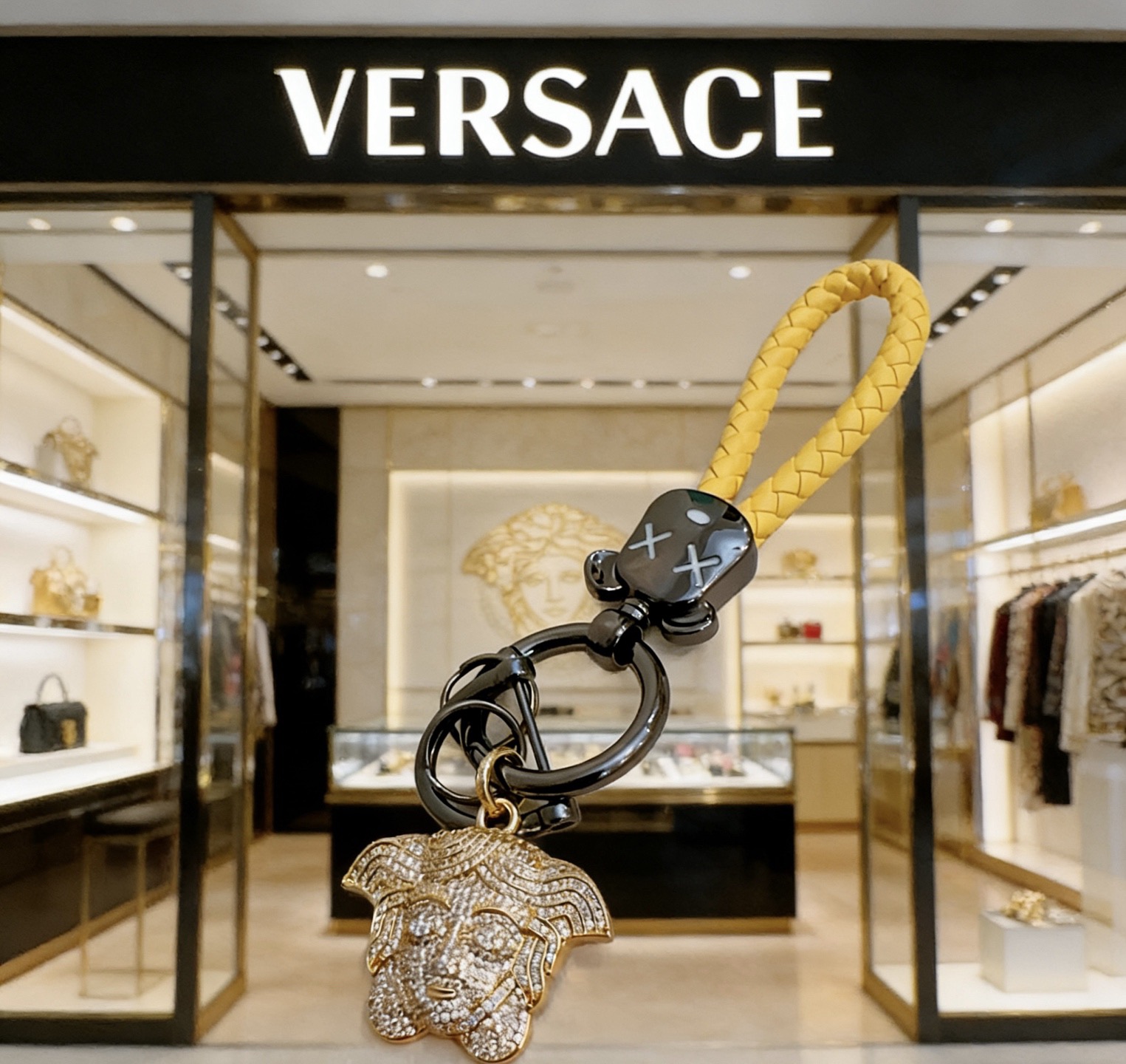 Versace 新品发布范思哲钥匙扣 包包扣 最新款包包挂饰档次更高 Anger Forest系列 款联名设计理念钥匙扣系列