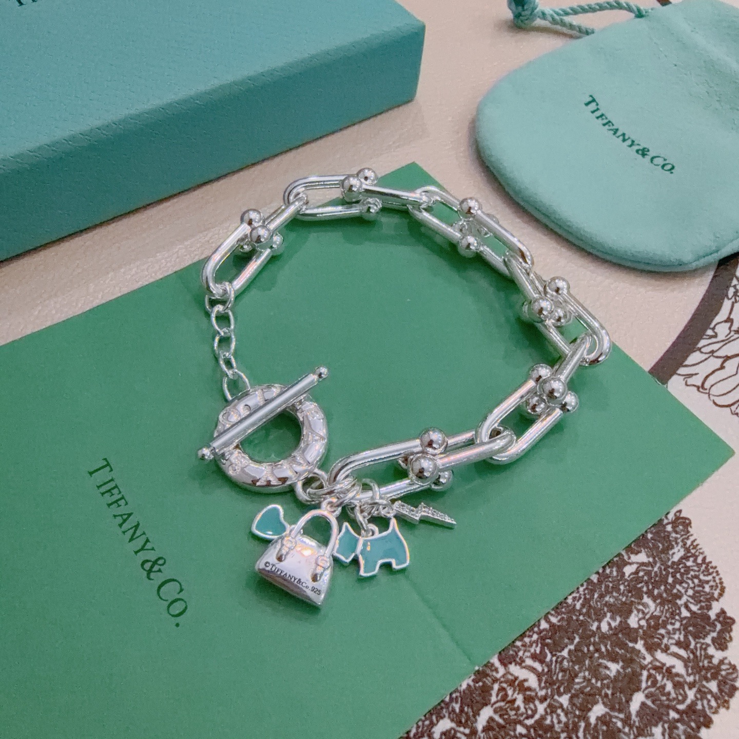 NO:766838,Tiffany & Co. Bracelet TIFFNY&CO. Counter Seiko Silver Version Same Style as Stars Original Re-Engraved Purely Handmade ~ Genuine Open Mold Fashion Must-Have Can Be Weared by Men and Women Same Style for Couples Rock and Punk Silver Style Trendy and Versatile Same Style as Official Website, Boutique Jewelry, Tiffany, Bracelet19860909蒂芙尼手链TIFFNY&CO. 专柜精工银版本明星同款 原版复刻 纯手工打造 ～正品开模潮流时尚必备 男女均可佩戴 情侣款同款 摇滚朋克银风格 潮流百搭 官网同款,饰品精品,tiffany,bracelet,Jewelry