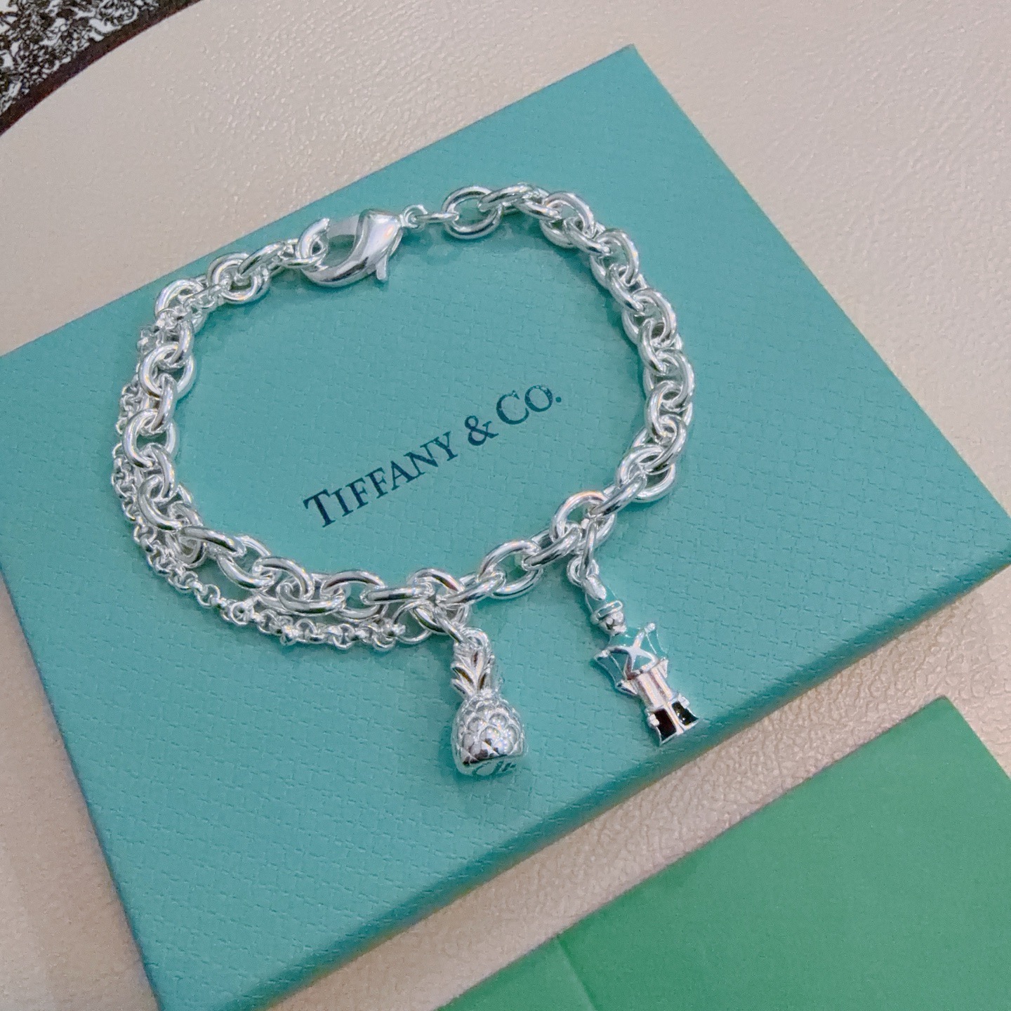 NO:766859,Tiffany & Co. Bracelet TIFFNY&CO. Counter Seiko Silver Version Same Style as Stars Original Re-Engraved Purely Handmade ~ Genuine Open Mold Fashion Must-Have Can Be Weared by Men and Women Same Style for Couples Rock and Punk Silver Style Trendy and Versatile Same Style as Official Website, Boutique Jewelry, Tiffany, Bracelet19860909蒂芙尼手链TIFFNY&CO. 专柜精工银版本明星同款 原版复刻 纯手工打造 ～正品开模潮流时尚必备 男女均可佩戴 情侣款同款 摇滚朋克银风格 潮流百搭 官网同款,饰品精品,tiffany,bracelet,Jewelry