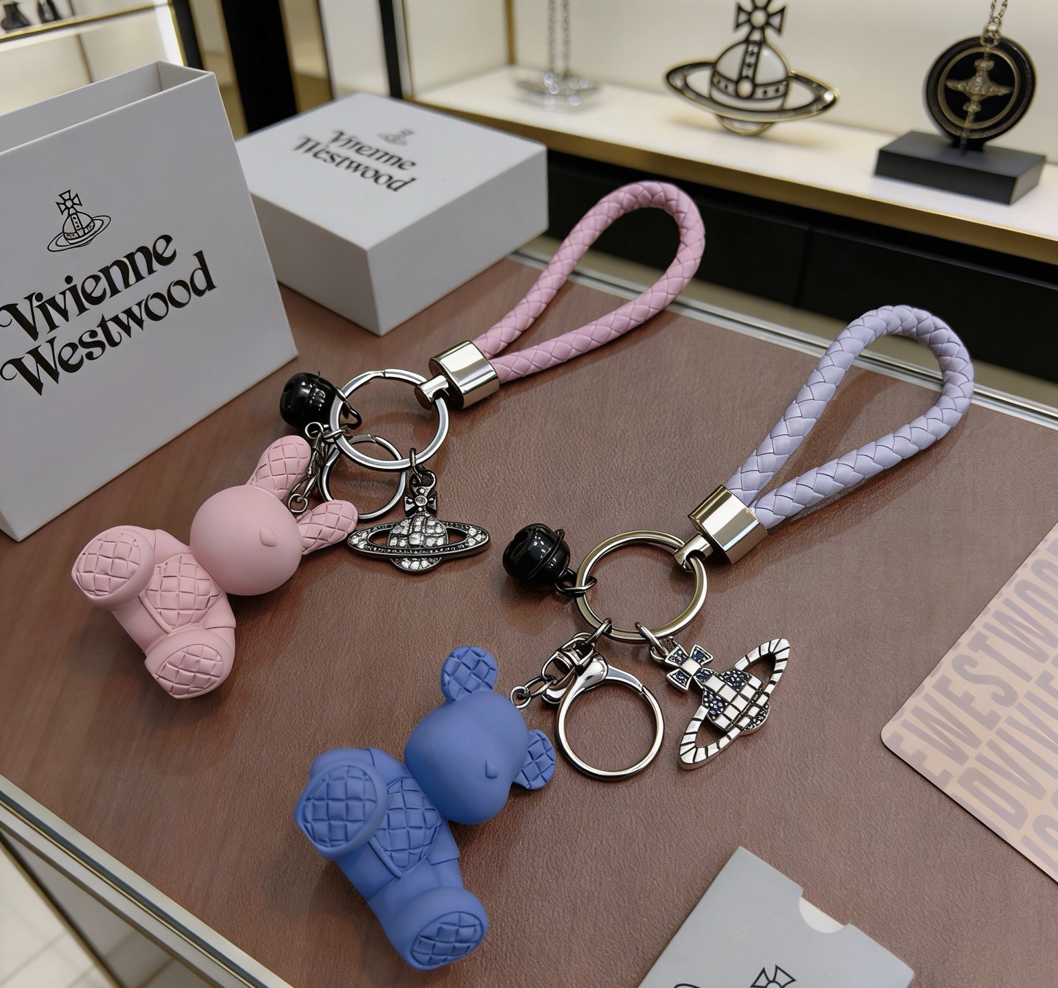 NO:767075,New product release, Queen Mother Keychain, bag buckle, the latest bag charms are of a higher grade, the same Anger Forest series classic model with celebrities, co-branded design concept keychain series, details are distressed, non-market glossy version, this one has been out, the best-selling model in Queen Mother, very good match with trendy backpacks, jewelry boutiques, backpacks, keychains19860909新品发布 西太后钥匙扣 包包扣 最新款包包挂饰档次更高明星同款Anger Forest系列经典款联名设计理念钥匙扣系列 细节对版做旧处理 非市面亮面版型 这款一直在出 西太后里面热卖款 非常好搭配潮流背包,饰品精品,backpacks,keychain,Jewelry