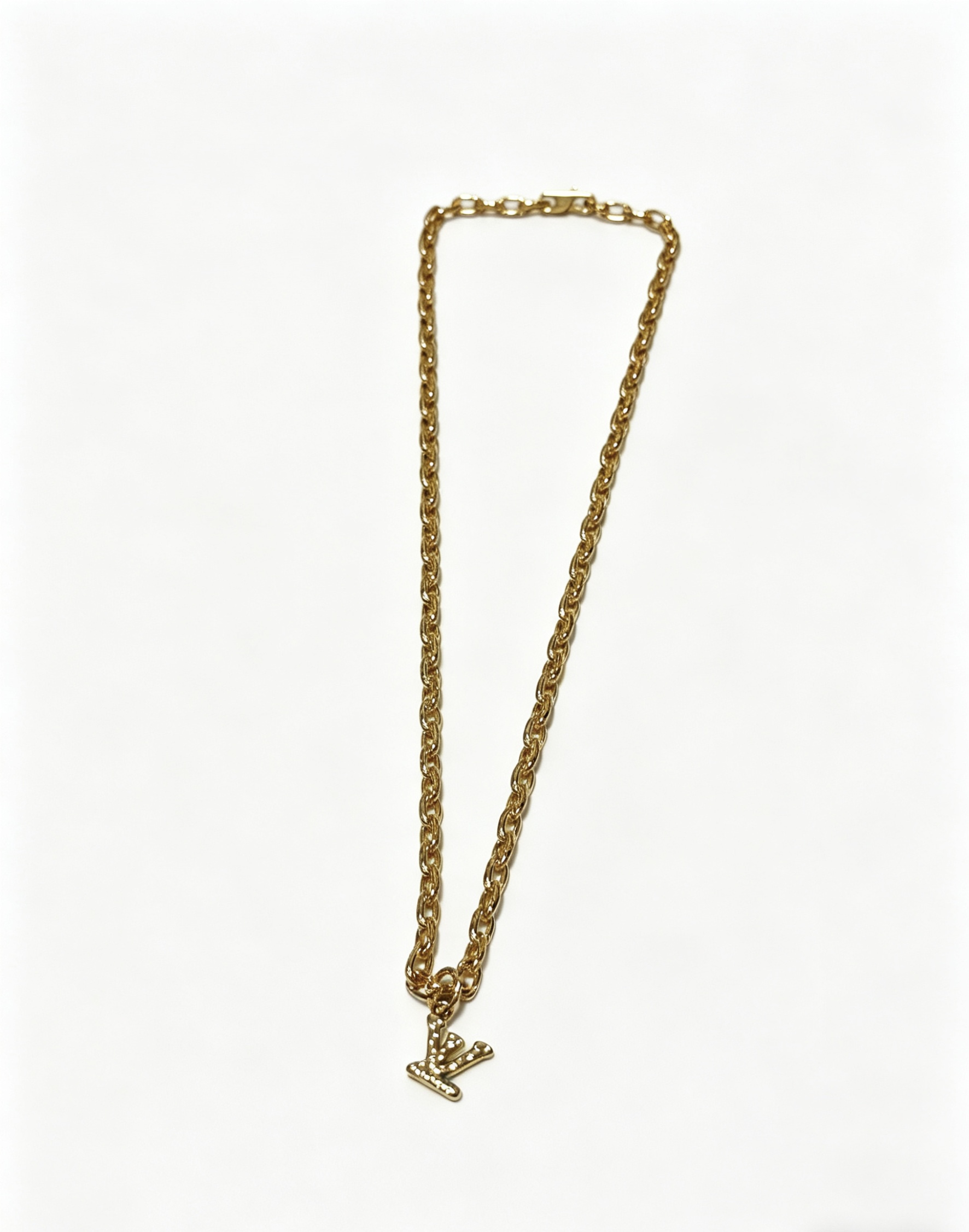 NO:766746,Louis Vuitton LV necklace original single goods counter new open mold retro trendy fashion must-have. Can be worn by both men and women. The same style for couples. Rock punk Thai silver style. Retro elements. Trendy and versatile. The latest chain of the same necklace on the official website is higher grade. Star classic necklace series retro silver necklace. The chain length is 60 cm and the length can be changed. The details are distressed. Non-market glossy version. This has been on the market. This is a hot-selling model in LV. It goes well with trendy clothes, jewelry boutiques, louis vuitton, louis  vuitton,necklace19860909路易威登 LV项链原单货专柜新款开模复古潮流时尚必备 男女均可佩戴 情侣款同款 摇滚朋克泰银风格 复古元素 潮流百搭 官网同款项链最新款链条档次更高明星经典款项链系列复古银项链 链长60厘米可改长度 细节对版做旧处理 非市面亮面版型 这款一直在出 LV里面热卖款 非常好搭配潮流衣服,饰品精品,louis vuitton,louis vuitton,necklace,Jewelry