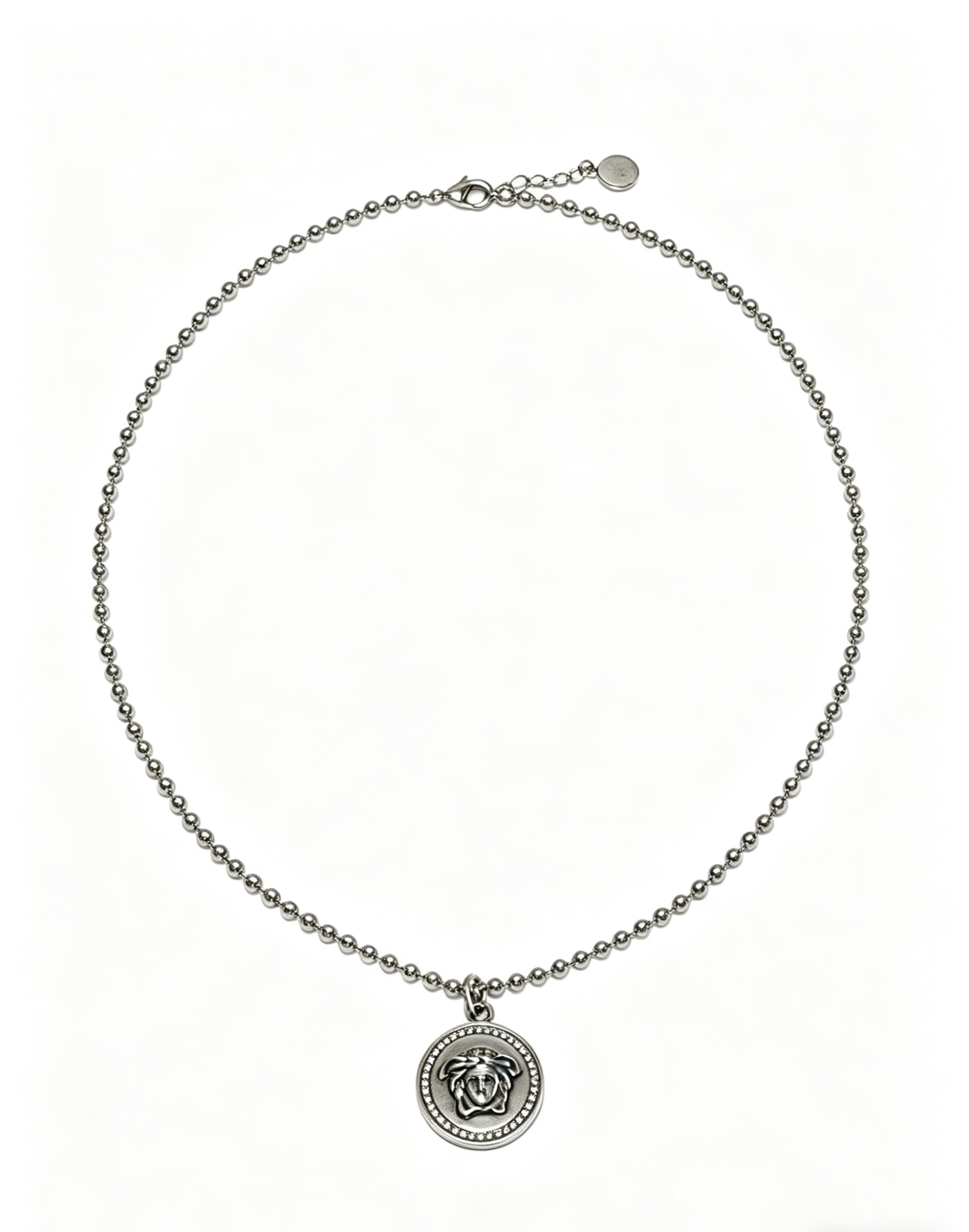 NO:766782,High-quality Versace necklace Medusa avatar original single goods counter new open mold retro trendy fashion must-have. Can be worn by both men and women. Same style for couples. Rock punk Thai silver style. Retro elements. Trendy and versatile. The same necklace from the official website. The latest chain has a higher grade. Celebrity classic necklace series retro silver necklace. The chain length is 60 cm. The length can be changed. The details are distressed. Non-market glossy version. This one has been released. The best-selling model in Versace.  Very easy to match with trendy clothes, fine jewelry, versace, necklace19860909高品质范思哲项链美杜莎头像原单货专柜新款开模复古潮流时尚必备 男女均可佩戴 情侣款同款 摇滚朋克泰银风格 复古元素 潮流百搭 官网同款项链最新款链条档次更高明星经典款项链系列复古银项链 链长60厘米可改长度 细节对版做旧处理 非市面亮面版型 这款一直在出 范思哲里面热卖款 非常好搭配潮流衣服,饰品精品,versace,necklace,Jewelry