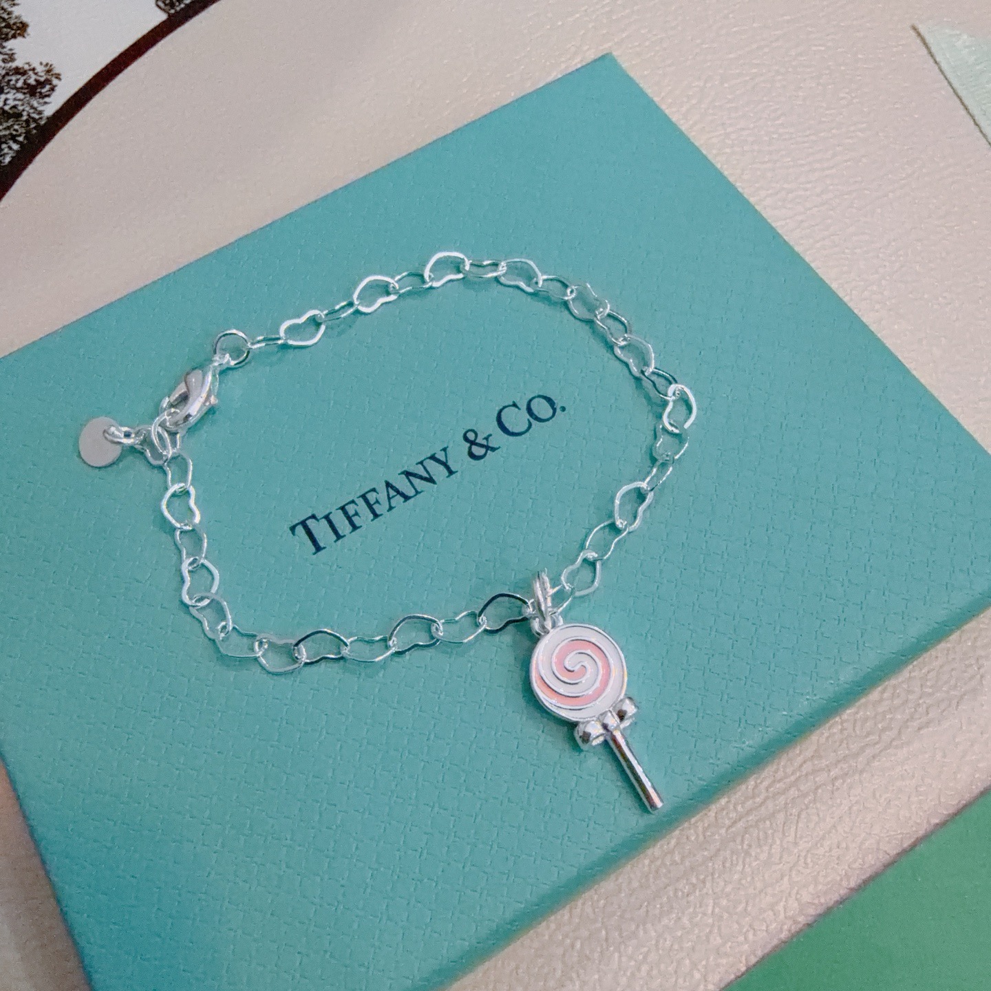 NO:766727,Tiffany & Co. Bracelet TIFFNY&CO. Counter Seiko silver version, the same style as the star, retro old style, original replica, purely handmade ~ authentic mold opening, trendy and fashionable must-have, can be worn by both men and women, same style for couples, rock punk silver style, trendy and versatile, same style as the official website, boutique jewelry, tiffany, bracelet19860909蒂芙尼手链 TIFFNY&CO. 专柜精工银版本明星同款 复古做旧风 原版复刻 纯手工打造 ～正品开模潮流时尚必备 男女均可佩戴 情侣款同款 摇滚朋克银风格 潮流百搭 官网同款,饰品精品,tiffany,bracelet,Jewelry