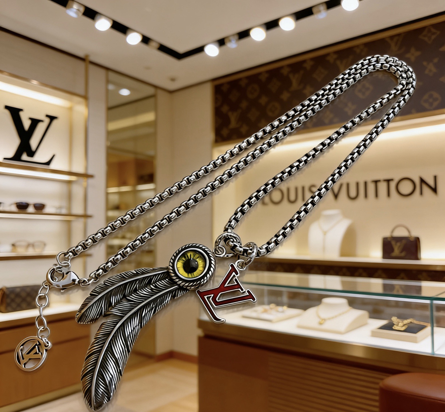 NO:766797,LV Louis Vuitton necklace original single goods counter new open mold retro trendy fashion must-have. Can be worn by both men and women. The same style for couples. Rock punk Thai silver style. Retro elements. Trendy and versatile. The same necklace from the official website. The latest chain has a higher grade. Star classic necklace series retro silver necklace. The chain length is 60 cm and the length can be changed. The details are distressed. Non-market glossy version. This model has been on the market. This is a hot-selling model in LV. It goes well with trendy clothes, jewelry boutiques, louis vuitton, louis  vuitton,necklace19860909LV路易威登项链原单货专柜新款开模复古潮流时尚必备 男女均可佩戴 情侣款同款 摇滚朋克泰银风格 复古元素 潮流百搭 官网同款项链最新款链条档次更高明星经典款项链系列复古银项链 链长60厘米可改长度 细节对版做旧处理 非市面亮面版型 这款一直在出 LV里面热卖款 非常好搭配潮流衣服,饰品精品,louis vuitton,louis vuitton,necklace,Jewelry