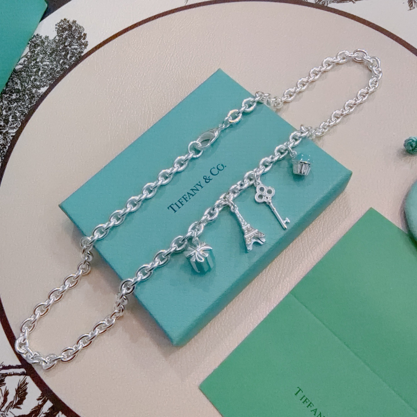 NO:819230,New Tiffany & Co. necklace TIFFNY&CO. Counter Seiko silver version, the same style as the star, retro old style, original replica, purely handmade ~ authentic mold opening, trendy and fashionable must-have, can be worn by both men and women, same style for couples, rock punk silver style, trendy and versatile, same style as the official website, boutique jewelry, tiffany, necklace19860909新款蒂芙尼项链TIFFNY&CO. 专柜精工银版本明星同款 复古做旧风 原版复刻 纯手工打造 ～正品开模潮流时尚必备 男女均可佩戴 情侣款同款 摇滚朋克银风格 潮流百搭 官网同款,饰品精品,tiffany,necklace,Jewelry