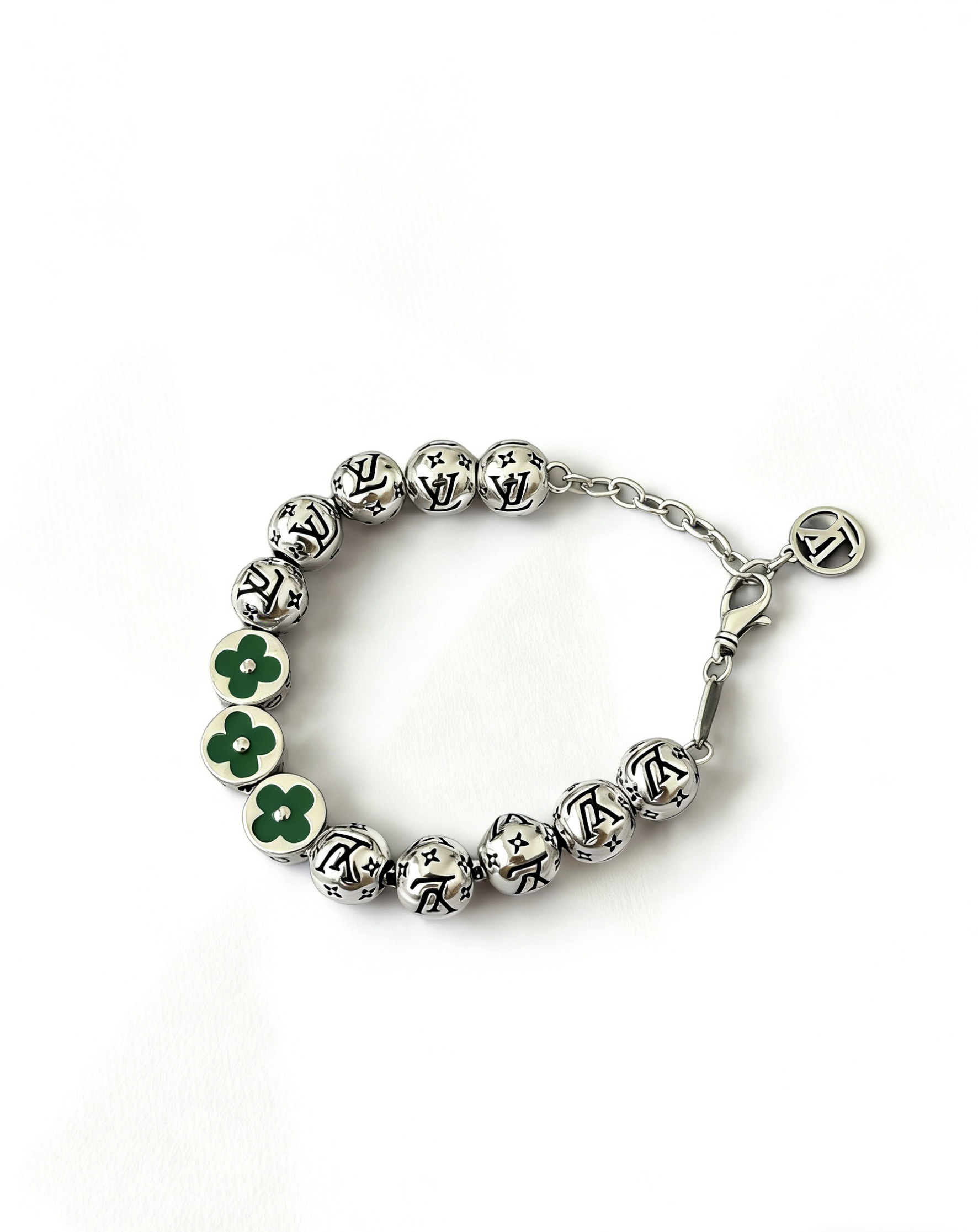 NO:819242,High-quality Louis Vuitton LV bracelet original item counter new open mold retro trendy fashion must-have. Can be worn by both men and women. The same style for couples. Rock punk Thai silver style. Retro elements. Trendy and versatile. The same necklace from the official website. The latest chain has a higher grade. Celebrity classic bracelet, Cuban chain series, retro silver bracelet. The length of the chain can be changed. The details are distressed. Unmarketed glossy version. This has been out. The best-selling model in LV. Very good match with trendy clothes, high-quality jewelry, Louis  vuitton,louis vuitton,necklace,bracelet19860909高品质路易威登LV手链原单货专柜新款开模复古潮流时尚必备 男女均可佩戴 情侣款同款 摇滚朋克泰银风格 复古元素 潮流百搭 官网同款项链最新款链条档次更高明星经典款手链古巴链系列复古银手链 链长码数可改长度 细节对版做旧处理 非市面亮面版型 这款一直在出 LV里面热卖款 非常好搭配潮流衣服,饰品精品,louis vuitton,louis vuitton,necklace,bracelet,Jewelry