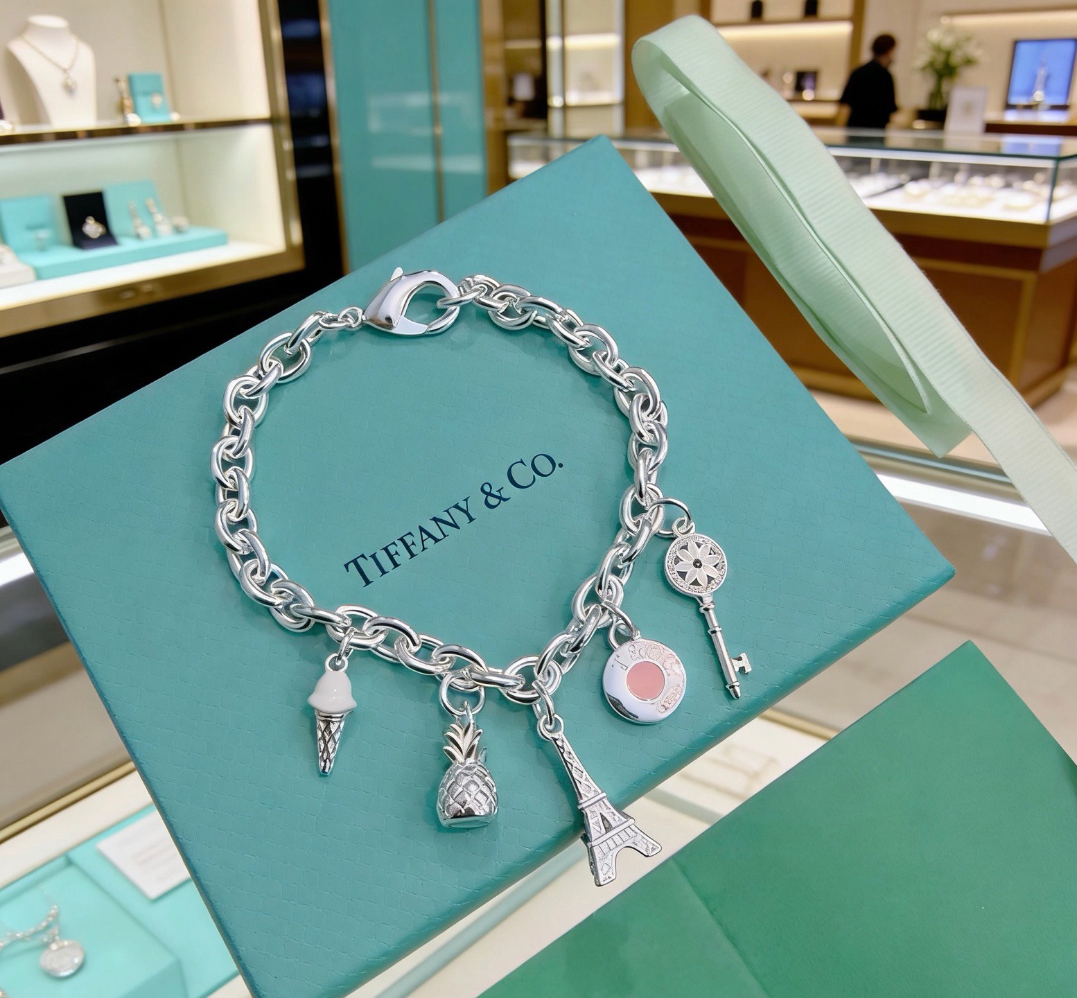 NO:819291,New Tiffany Necklace Bracelet TIFFNY&CO. Counter Seiko Silver Version Same Style as Stars Retro Old Style Original Re-Engraved Purely Handmade ~ Genuine Open Mold Trendy Fashion Must-Have Can Be Weared by Men and Women Same Style for Couples Rock and Punk Silver Style Trendy and Versatile Same Style as Official Website, Boutique Jewelry, Tiffany, Necklace, Bracelet19860909新款蒂芙尼项链手链TIFFNY&CO. 专柜精工银版本明星同款 复古做旧风 原版复刻 纯手工打造 ～正品开模潮流时尚必备 男女均可佩戴 情侣款同款 摇滚朋克银风格 潮流百搭 官网同款,饰品精品,tiffany,necklace,bracelet,Jewelry