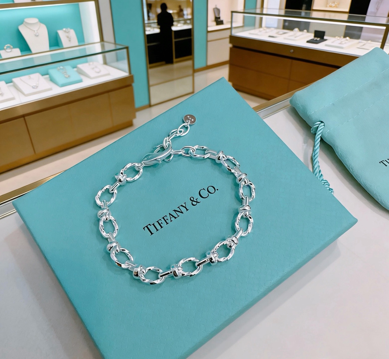 NO:819307,Tiffany Bracelet TIFFNY&CO. Counter Seiko Silver Version Bracelet Same Style as Stars Retro Old Style Original Re-Engraved Purely Handmade ~ Genuine Open Mold Trendy Fashion Must-Have Can Be Weared by Men and Women Same Style for Couples Rock and Punk Silver Style Trendy and Versatile Same Style as Official Website, Boutique Jewelry, Tiffany, Bracelet19860909蒂芙尼手链 TIFFNY&CO. 专柜精工银版本手链明星同款 复古做旧风 原版复刻 纯手工打造 ～正品开模潮流时尚必备 男女均可佩戴 情侣款同款 摇滚朋克银风格 潮流百搭 官网同款,饰品精品,tiffany,bracelet,Jewelry