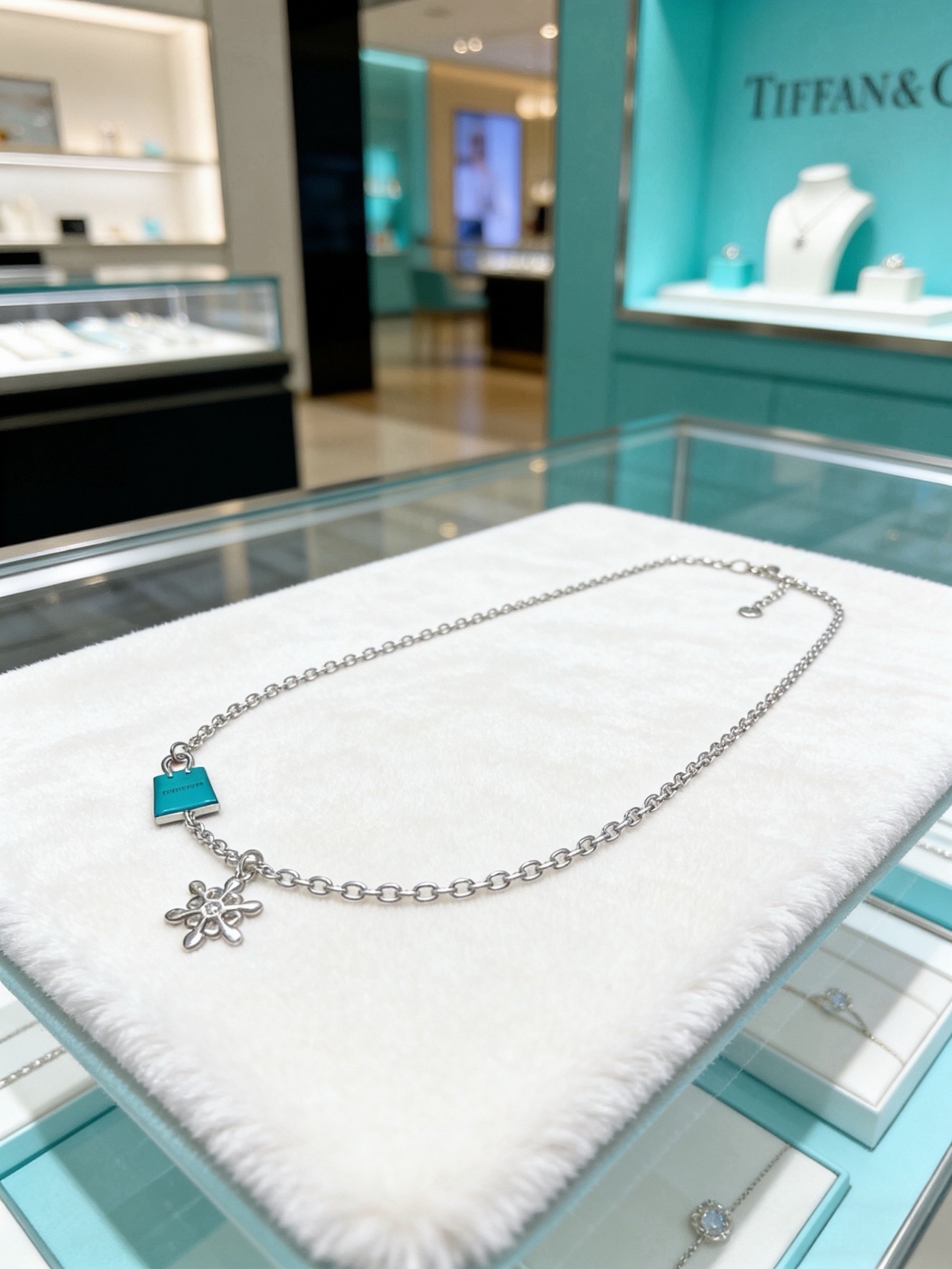 NO:819331,New Tiffany & Co. necklace TIFFNY&CO. Counter Seiko silver version, the same style as the star, retro old style, original replica, purely handmade ~ authentic mold opening, trendy and fashionable must-have, can be worn by both men and women, same style for couples, rock punk silver style, trendy and versatile, same style as the official website, boutique jewelry, tiffany, necklace19860909新款蒂芙尼项链TIFFNY&CO. 专柜精工银版本明星同款 复古做旧风 原版复刻 纯手工打造 ～正品开模潮流时尚必备 男女均可佩戴 情侣款同款 摇滚朋克银风格 潮流百搭 官网同款,饰品精品,tiffany,necklace,Jewelry