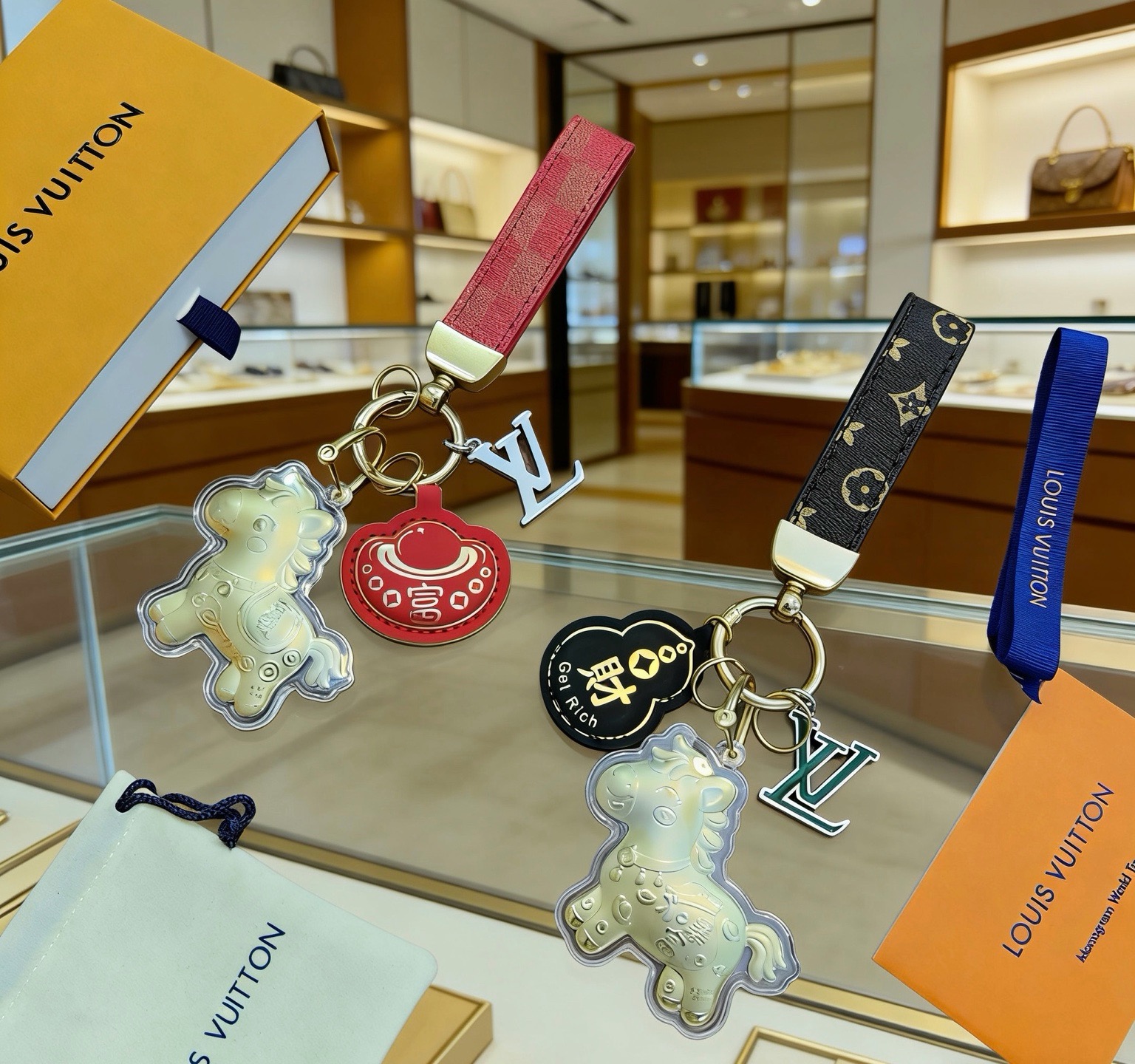 NO:819123,New product, the most popular LV keychain for the Year of the Horse to attract wealth, LV bag buckle, the latest bag pendant, with a higher grade, the same Anger Forest series, the classic co-branded design concept of the star, the keychain series, the details are distressed, the non-market glossy version, this has been out, the best-selling model in LV, very good to match with trendy backpacks, jewelry boutiques, louis vuitton, backpacks, keychain19860909新品马年爆款招财联名LV钥匙扣 lv包包扣 最新款包包挂饰档次更高明星同款Anger Forest系列经典款联名设计理念钥匙扣系列 细节对版做旧处理 非市面亮面版型 这款一直在出 lv里面热卖款 非常好搭配潮流背包,饰品精品,louis vuitton,backpacks,keychain,Jewelry