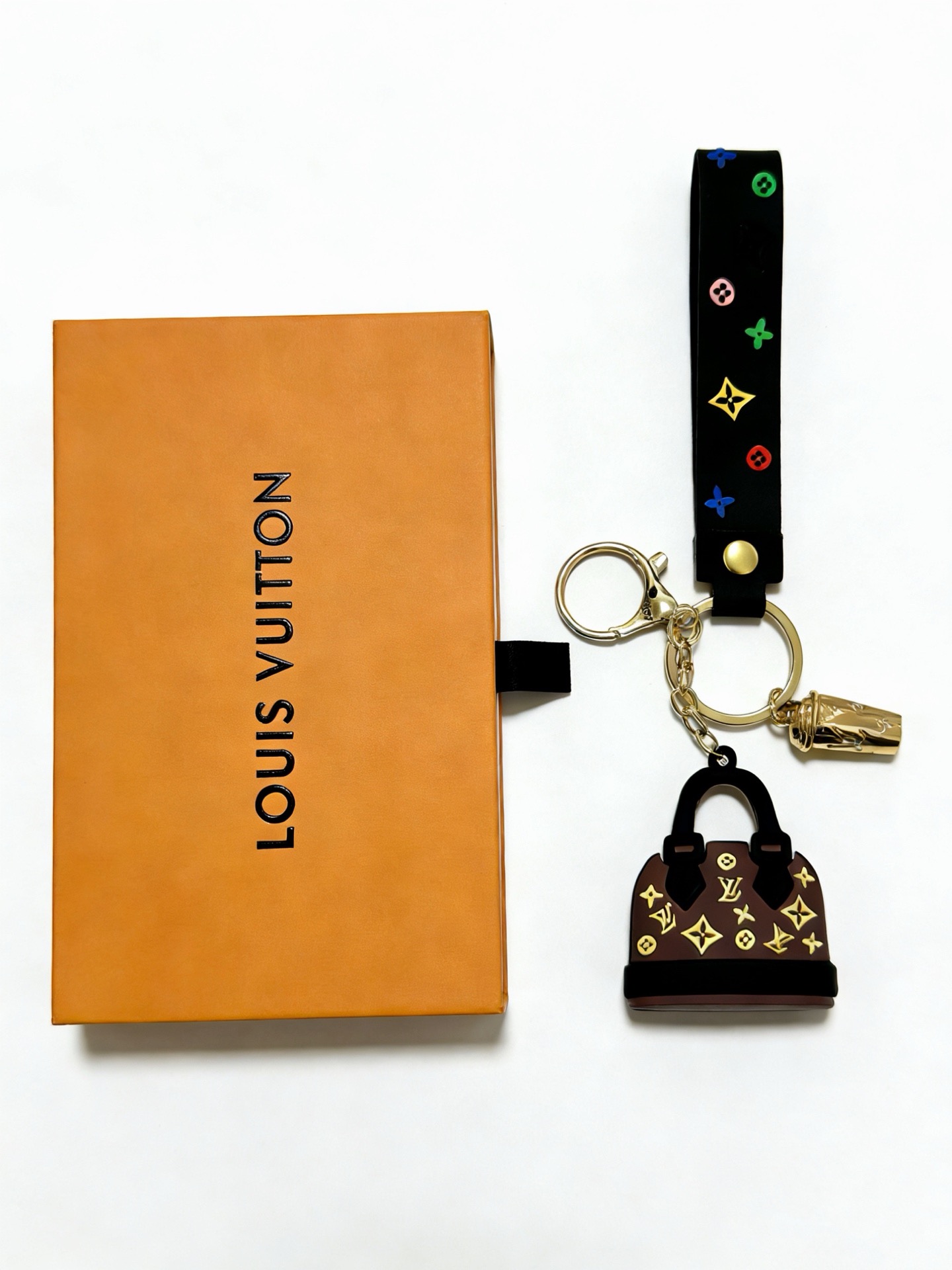 NO:819145,New product release LV keychain LV bag buckle The latest bag charms are of a higher grade Stars have the same style Anger Forest series classic models co-branded design concept keychain series The details are distressed The version is not available in the market glossy version This has been out of the LV best-selling model Very good match with trendy backpacks, jewelry boutiques, louis vuitton, backpacks, keychain19860909新品发布LV钥匙扣 lv包包扣 最新款包包挂饰档次更高明星同款Anger Forest系列经典款联名设计理念钥匙扣系列 细节对版做旧处理 非市面亮面版型 这款一直在出 lv里面热卖款 非常好搭配潮流背包,饰品精品,louis vuitton,backpacks,keychain,Jewelry