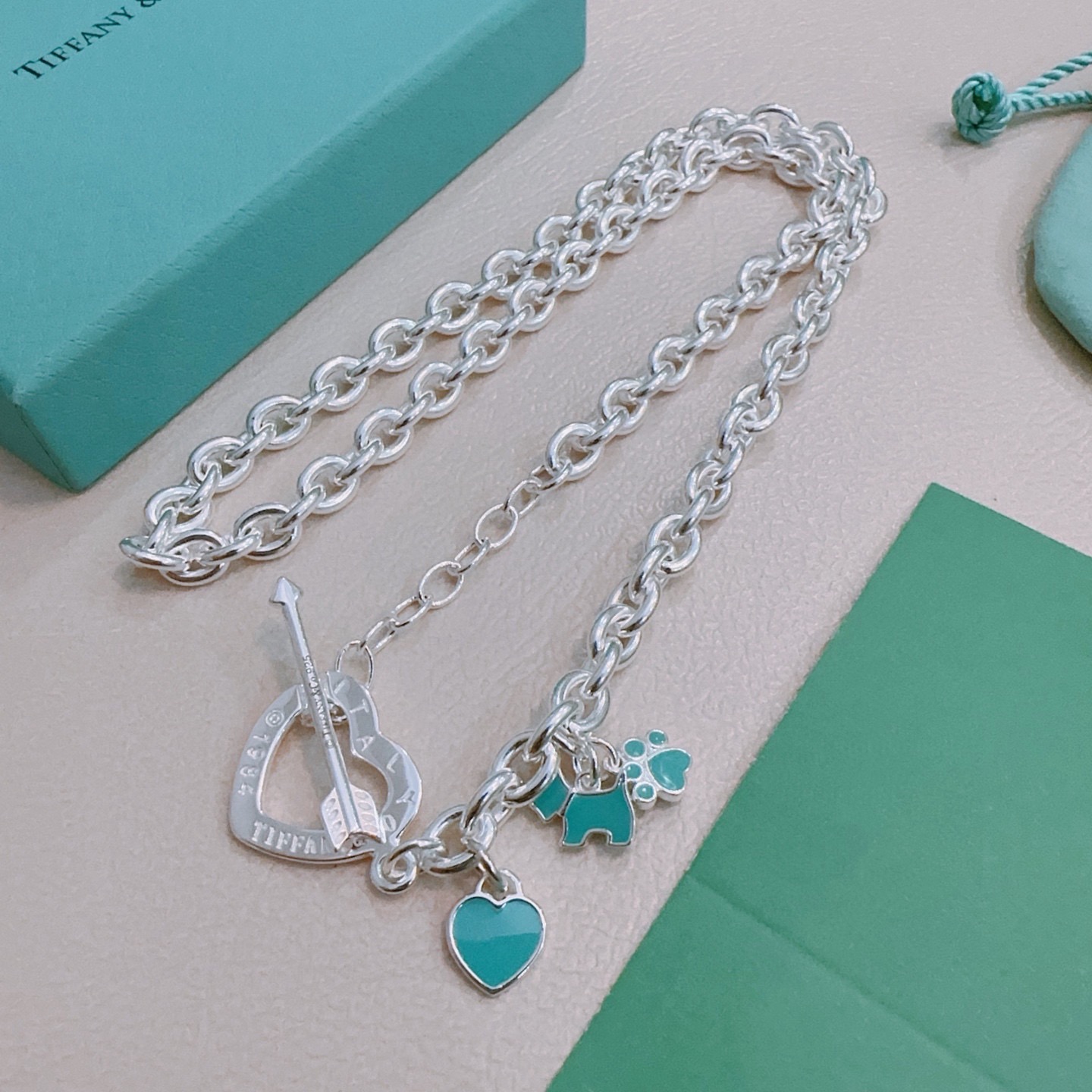 NO:819162,Tiffany necklace TIFFNY&CO. Counter Seiko silver version, the same style as the star, original replica, purely handmade ~ authentic mold opening, trendy and fashionable must-have, can be worn by both men and women, same style for couples, rock punk silver style, trendy and versatile, same style as the official website, boutique jewelry, tiffany, necklace19860909蒂芙尼项链TIFFNY&CO. 专柜精工银版本明星同款 原版复刻 纯手工打造 ～正品开模潮流时尚必备 男女均可佩戴 情侣款同款 摇滚朋克银风格 潮流百搭 官网同款,饰品精品,tiffany,necklace,Jewelry