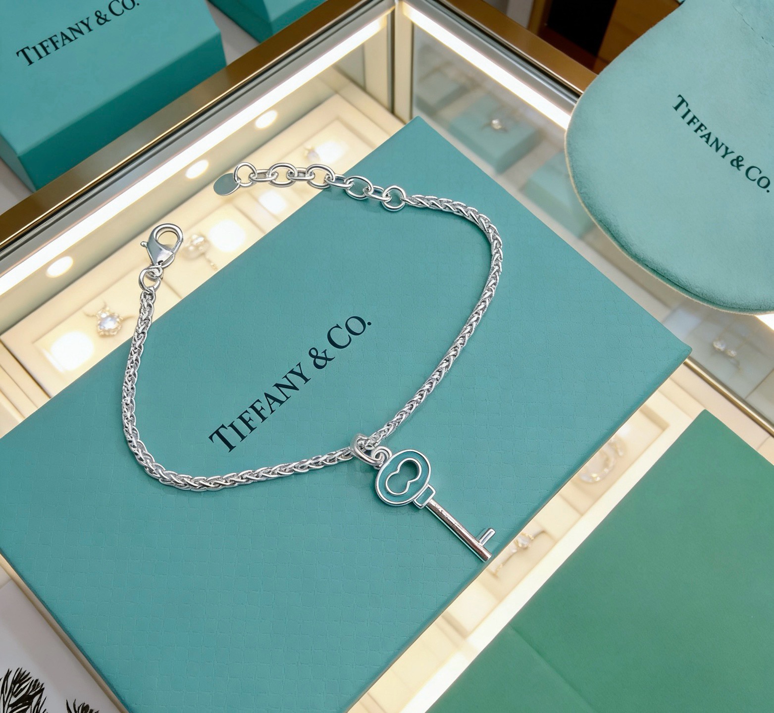 NO:858200,Tiffany & Co. Bracelet TIFFNY&CO. Counter Seiko silver version, the same style as the star, retro old style, original replica, purely handmade ~ authentic mold opening, trendy and fashionable must-have, can be worn by both men and women, same style for couples, rock punk silver style, trendy and versatile, same style as the official website, boutique jewelry, tiffany, bracelet19860909蒂芙尼手链 TIFFNY&CO. 专柜精工银版本明星同款 复古做旧风 原版复刻 纯手工打造 ～正品开模潮流时尚必备 男女均可佩戴 情侣款同款 摇滚朋克银风格 潮流百搭 官网同款,饰品精品,tiffany,bracelet,Jewelry