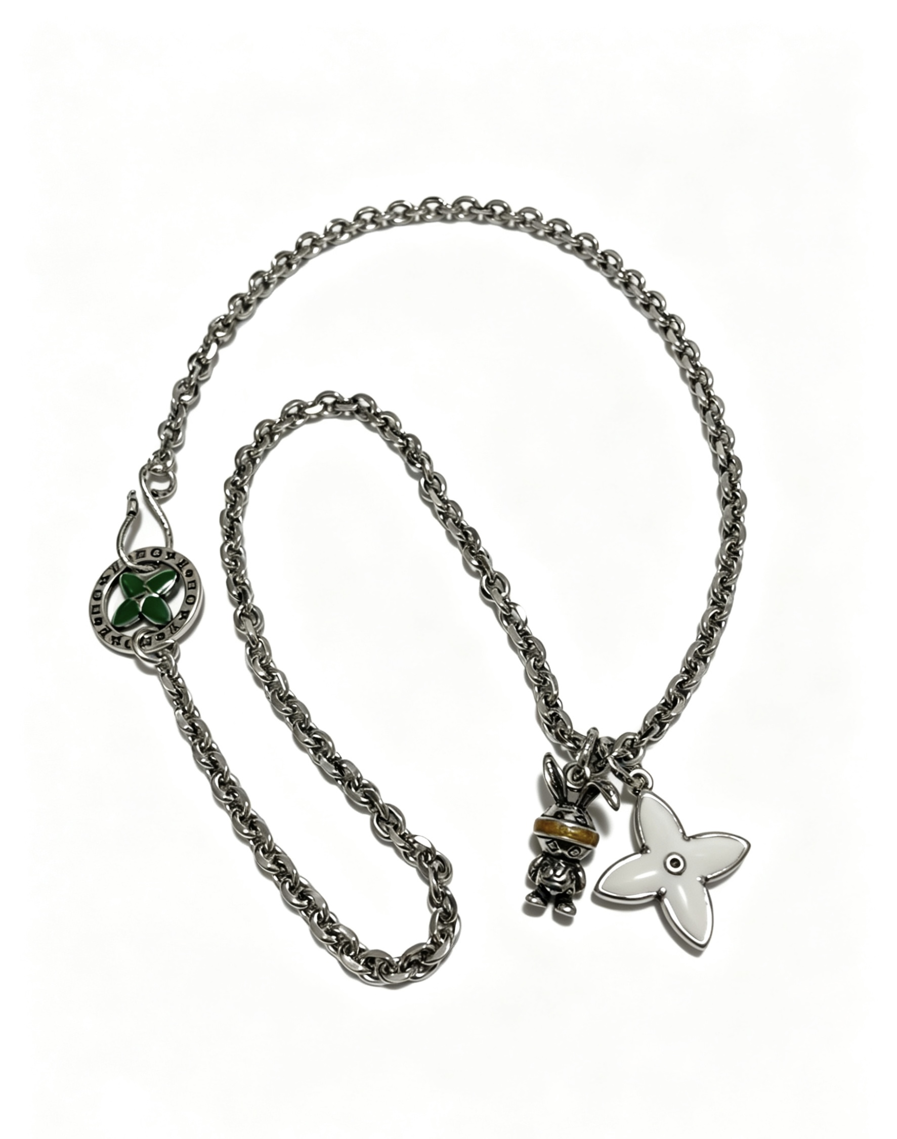 NO:858211,Louis Vuitton LV necklace original single goods counter new open mold retro trendy fashion must-have. Can be worn by both men and women. The same style for couples. Rock punk Thai silver style. Retro elements. Trendy and versatile. The latest chain of the same necklace on the official website is higher grade. Star classic necklace series retro silver necklace. The chain length is 60 cm and the length can be changed. The details are distressed. Non-market glossy version. This has been on the market. This is a hot-selling model in LV. It goes well with trendy clothes, jewelry boutiques, louis vuitton, louis  vuitton,necklace19860909路易威登 LV项链原单货专柜新款开模复古潮流时尚必备 男女均可佩戴 情侣款同款 摇滚朋克泰银风格 复古元素 潮流百搭 官网同款项链最新款链条档次更高明星经典款项链系列复古银项链 链长60厘米可改长度 细节对版做旧处理 非市面亮面版型 这款一直在出 LV里面热卖款 非常好搭配潮流衣服,饰品精品,louis vuitton,louis vuitton,necklace,Jewelry