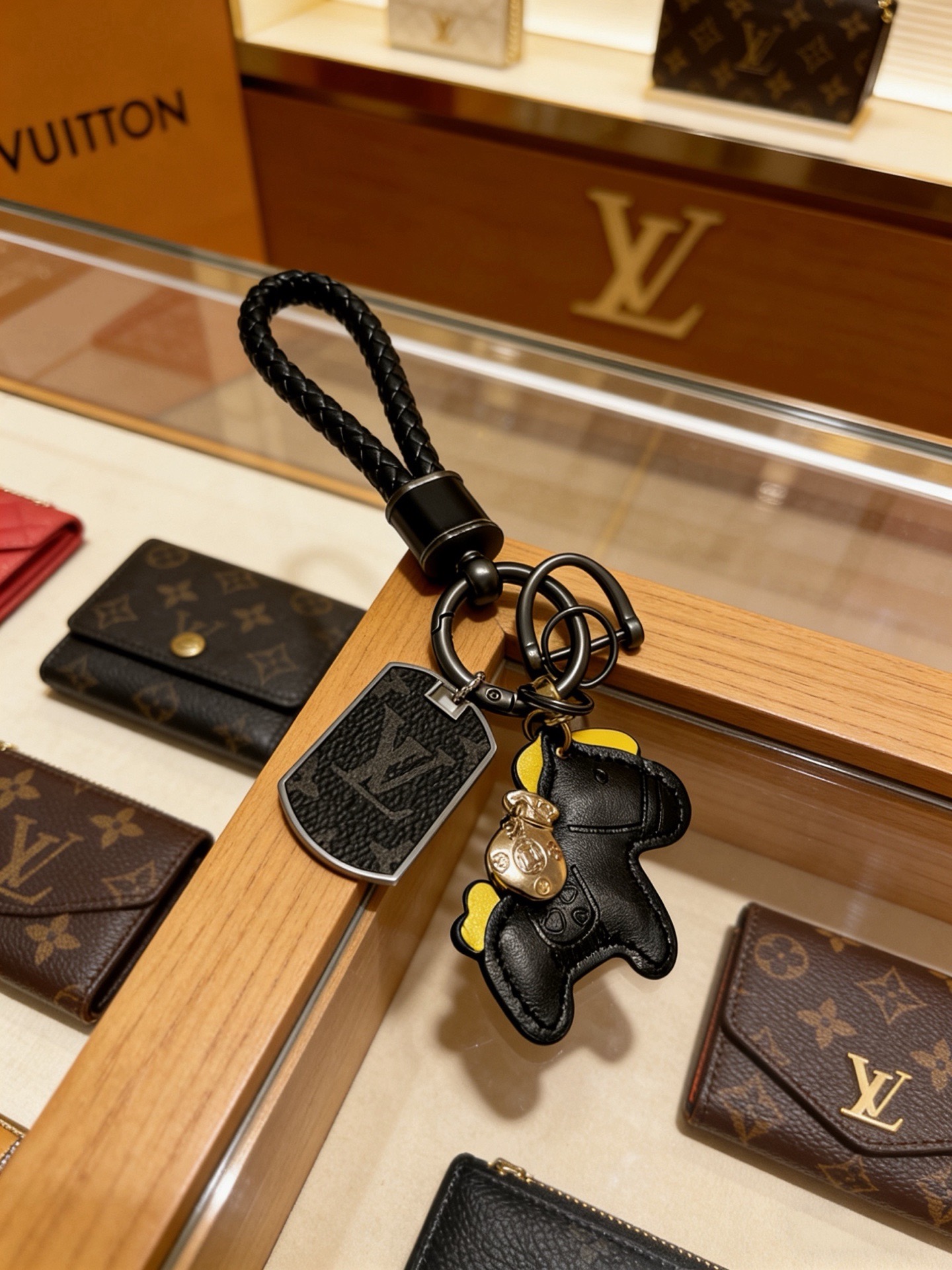 新品发布LV钥匙扣 lv包包扣 最新款包包挂饰档次更高明星同款Anger Forest系列经典款联名设计