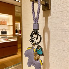 新品发布LV钥匙扣 lv包包扣 最新款包包挂饰档次更高明星同款Anger Forest系列经典款联名设计 新品发布LV钥匙扣 lv包包扣 最新款包包挂饰档次更高明星同款Anger Forest系列经典款联名设计
