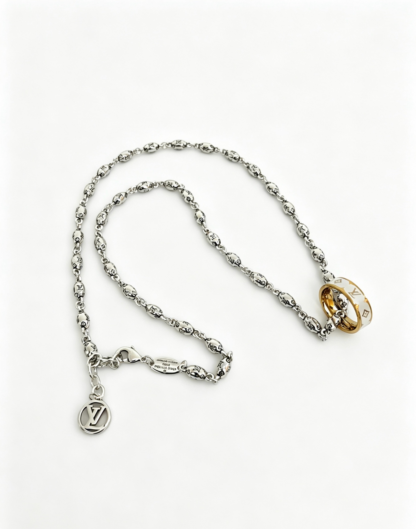 NO:858318,LV Louis Vuitton necklace original single goods counter new open mold retro trendy fashion must-have. Can be worn by both men and women. The same style for couples. Rock punk Thai silver style. Retro elements. Trendy and versatile. The same necklace from the official website. The latest chain has a higher grade. Star classic necklace series retro silver necklace. The chain length is 60 cm and the length can be changed. The details are distressed. Non-market glossy version. This model has been on the market. This is a hot-selling model in LV. It goes well with trendy clothes, jewelry boutiques, louis vuitton, louis  vuitton,necklace19860909LV路易威登项链原单货专柜新款开模复古潮流时尚必备 男女均可佩戴 情侣款同款 摇滚朋克泰银风格 复古元素 潮流百搭 官网同款项链最新款链条档次更高明星经典款项链系列复古银项链 链长60厘米可改长度 细节对版做旧处理 非市面亮面版型 这款一直在出 LV里面热卖款 非常好搭配潮流衣服,饰品精品,louis vuitton,louis vuitton,necklace,Jewelry