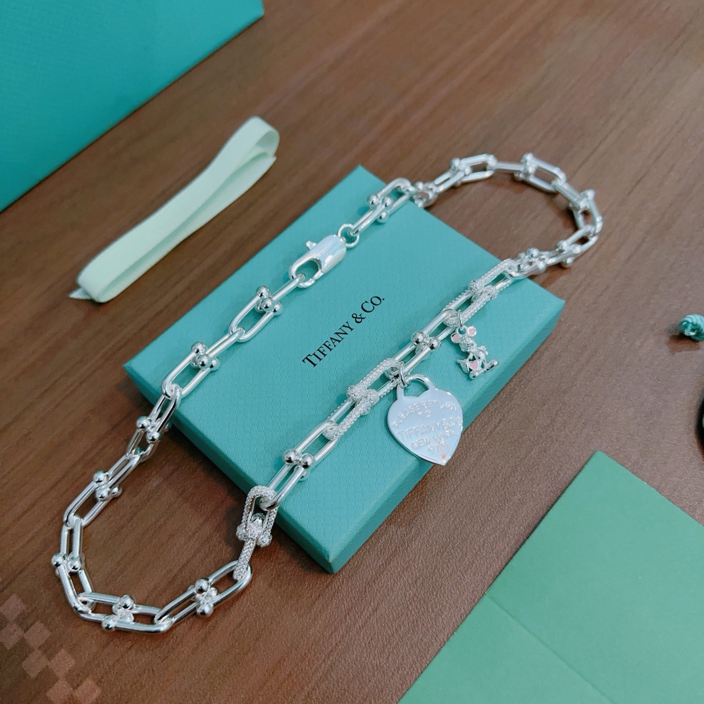 NO:859516,Tiffany & Co. Necklace TIFFNY&CO. Counter Seiko silver version, the same style as the star, retro old style, original replica, purely handmade ~ authentic mold opening, trendy and fashionable must-have, can be worn by both men and women, same style for couples, rock punk silver style, trendy and versatile, same style as the official website, boutique jewelry, tiffany, necklace19860909蒂芙尼项链 TIFFNY&CO. 专柜精工银版本明星同款 复古做旧风 原版复刻 纯手工打造 ～正品开模潮流时尚必备 男女均可佩戴 情侣款同款 摇滚朋克银风格 潮流百搭 官网同款,饰品精品,tiffany,necklace,Jewelry