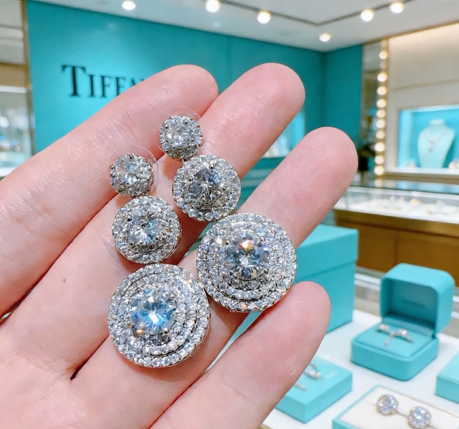 独家订制 ✨Tiff 蒂芙尼耳环纪念款  花絮 马眼 耳钉💘采用高碳钻 💎 顶级亚金材质镶嵌 铂金镶钻设