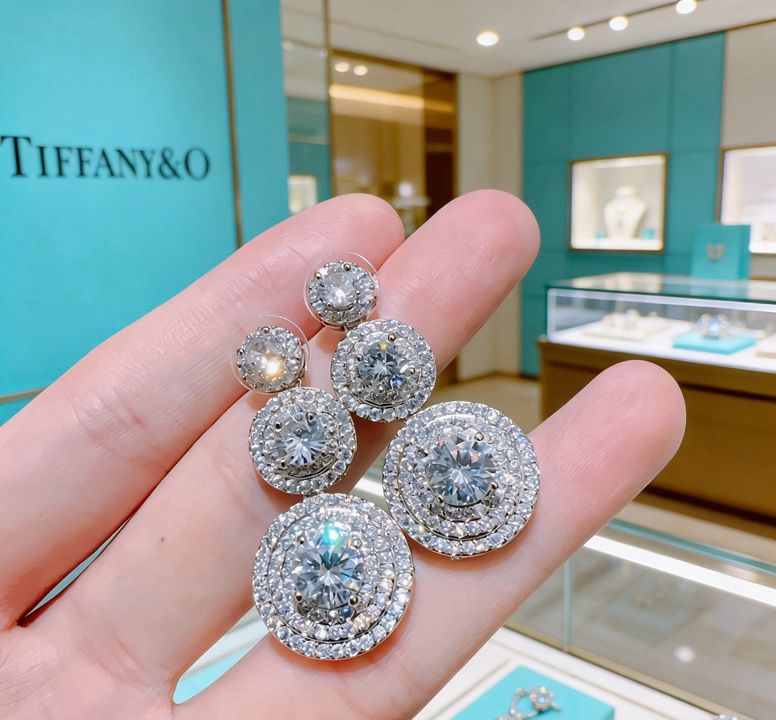 独家订制 ✨Tiff 蒂芙尼耳环纪念款  花絮 马眼 耳钉💘采用高碳钻 💎 顶级亚金材质镶嵌 铂金镶钻设