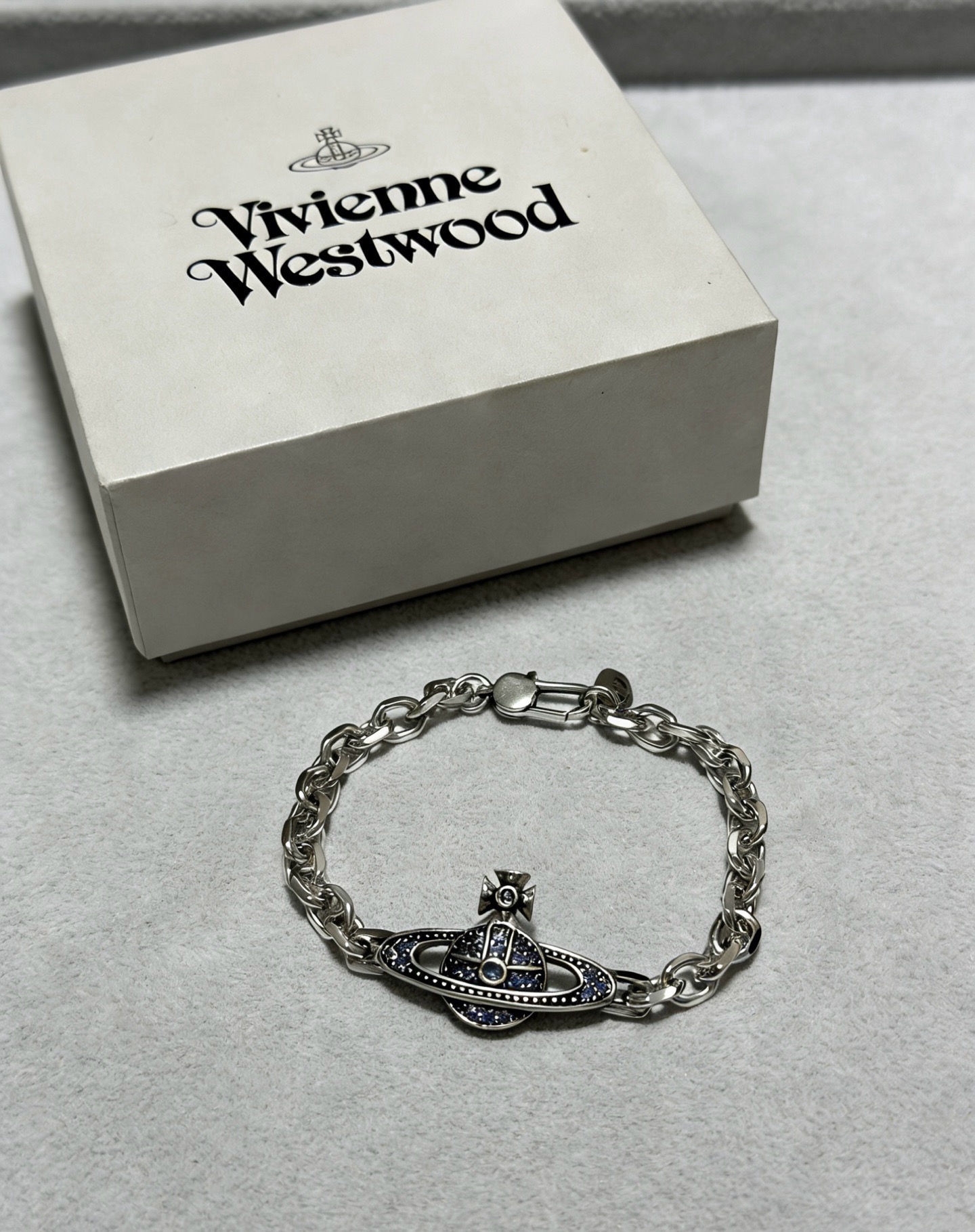 NO:859565,High-quality West Queen Mother counter Seiko version of Thai silver style bracelet. Same style as celebrities. Retro style. Original replica. Purely handmade. ~ Authentic mold opening. Trendy and fashionable must-have. Can be worn by both men and women. Same style for couples. Rock and punk Thai silver style. Retro elements. Trendy and versatile. The official website has the same code number 18 20 22, fine jewelry, bracelet.19860909高品质西太后专柜精工版本泰银风格手链 明星同款 复古做旧风 原版复刻 纯手工打造 ～正品开模潮流时尚必备 男女均可佩戴 情侣款同款 摇滚朋克泰银风格 复古元素 潮流百搭 官网同款码数18 20 22,饰品精品,bracelet,Jewelry