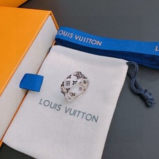 高品质路易威登LV戒指🇷🇼原单货🇷🇼专柜新款开模复古潮流时尚必备 男女均可佩戴 情侣款同款 摇滚朋克泰银 高品质路易威登LV戒指🇷🇼原单货🇷🇼专柜新款开模复古潮流时尚必备 男女均可佩戴 情侣款同款 摇滚朋克泰银