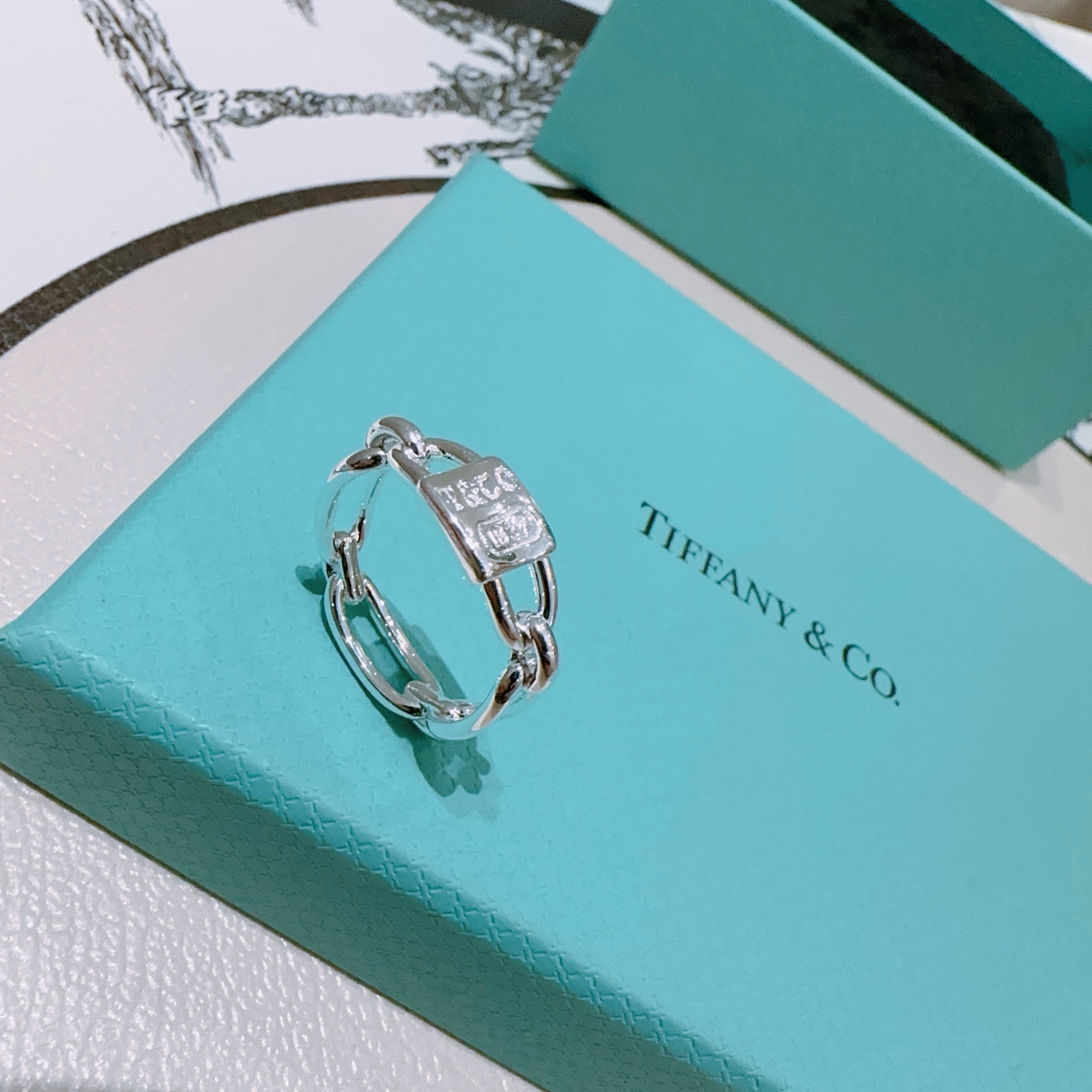 💘Tiffany 蒂芙尼戒指 ✨简约大气百搭 潮流单品 全新升级版 戒指码数（）💓V金镀铂金层   非常