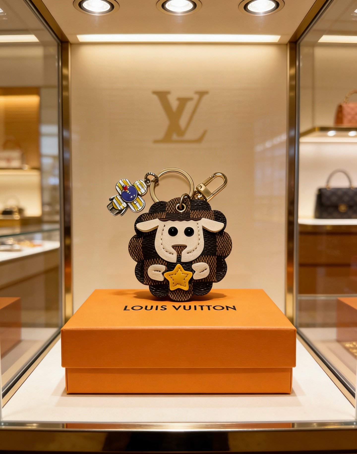 新品发布LV钥匙扣 lv包包扣 最新款包包挂饰档次更高明星同款Anger Forest系列经典款联名设计