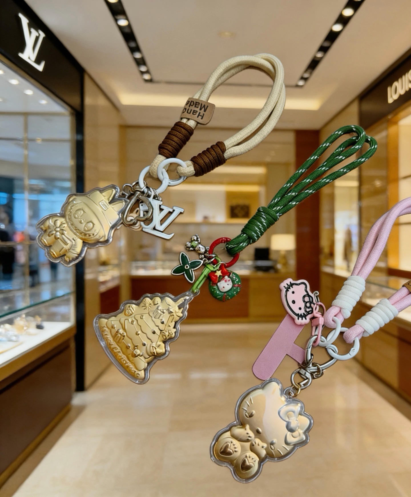 新品硬金发布LV钥匙扣 lv包包扣 最新款包包挂饰档次更高明星同款Anger Forest系列经典款联名