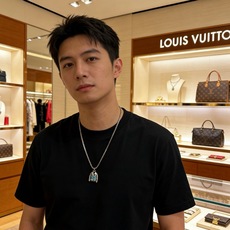 路易威登 LV项链🇷🇼原单货🇷🇼专柜新款开模复古潮流时尚必备 男女均可佩戴 情侣款同款 摇滚朋克泰银风格 路易威登 LV项链🇷🇼原单货🇷🇼专柜新款开模复古潮流时尚必备 男女均可佩戴 情侣款同款 摇滚朋克泰银风格