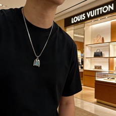 路易威登 LV项链🇷🇼原单货🇷🇼专柜新款开模复古潮流时尚必备 男女均可佩戴 情侣款同款 摇滚朋克泰银风格 路易威登 LV项链🇷🇼原单货🇷🇼专柜新款开模复古潮流时尚必备 男女均可佩戴 情侣款同款 摇滚朋克泰银风格