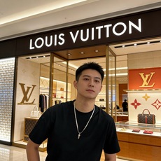 路易威登 LV项链🇷🇼原单货🇷🇼专柜新款开模复古潮流时尚必备 男女均可佩戴 情侣款同款 摇滚朋克泰银风格 路易威登 LV项链🇷🇼原单货🇷🇼专柜新款开模复古潮流时尚必备 男女均可佩戴 情侣款同款 摇滚朋克泰银风格